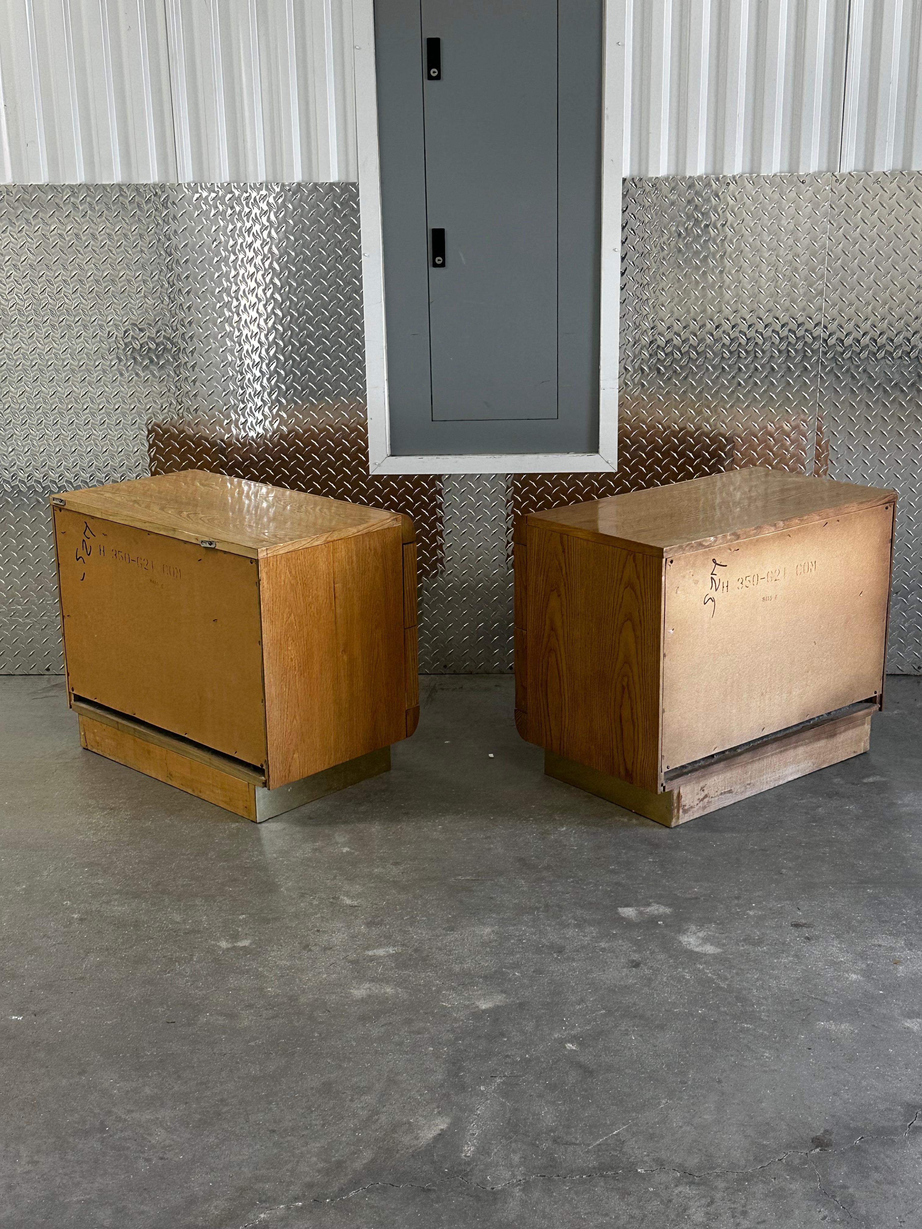 1970s Milo Baughman Oak Brass Floating Waterfall Plinth Base Nightstand Set of 2 For Sale 2