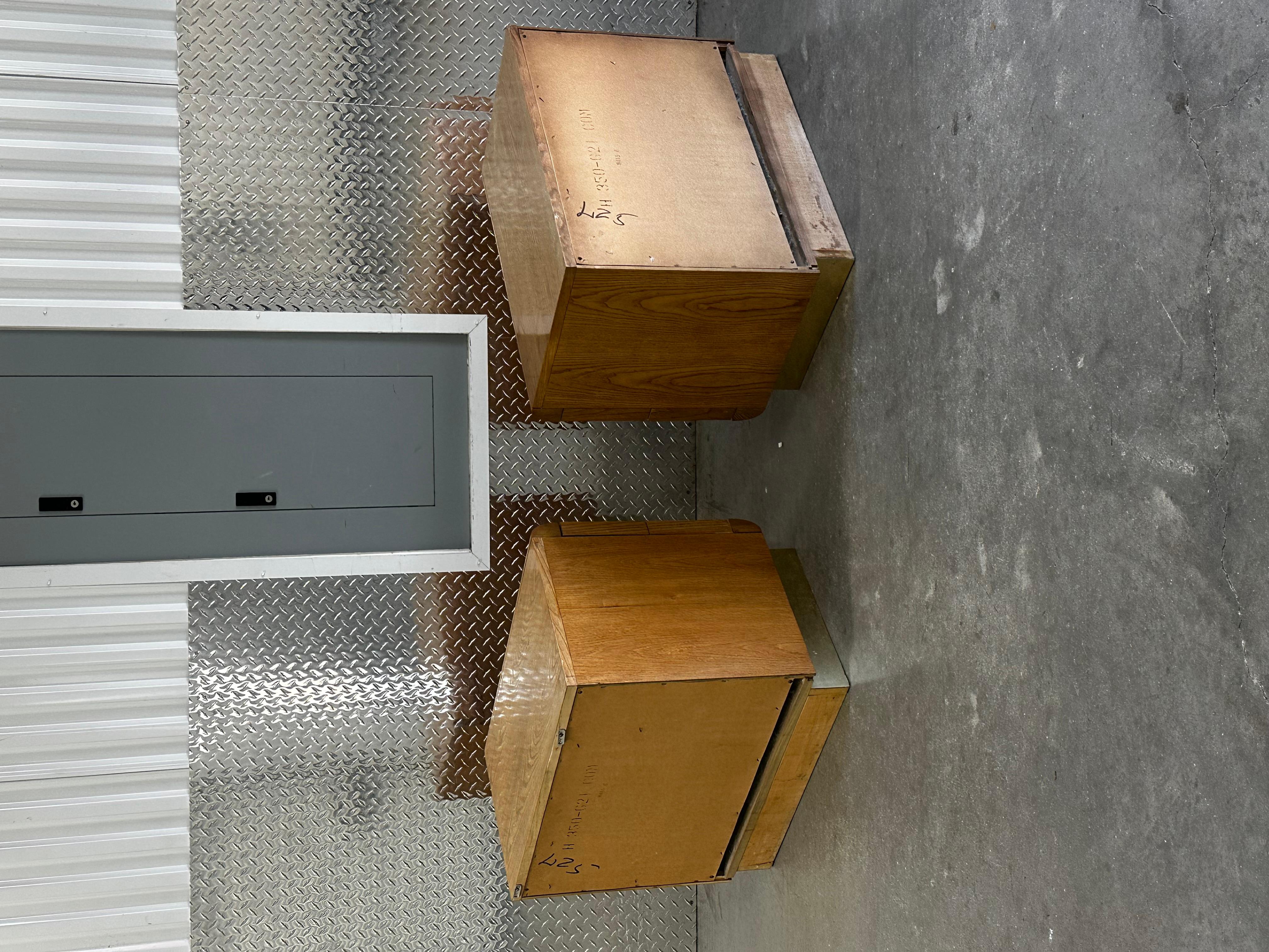1970s Milo Baughman Oak Brass Floating Waterfall Plinth Base Nightstand Set of 2 For Sale 2