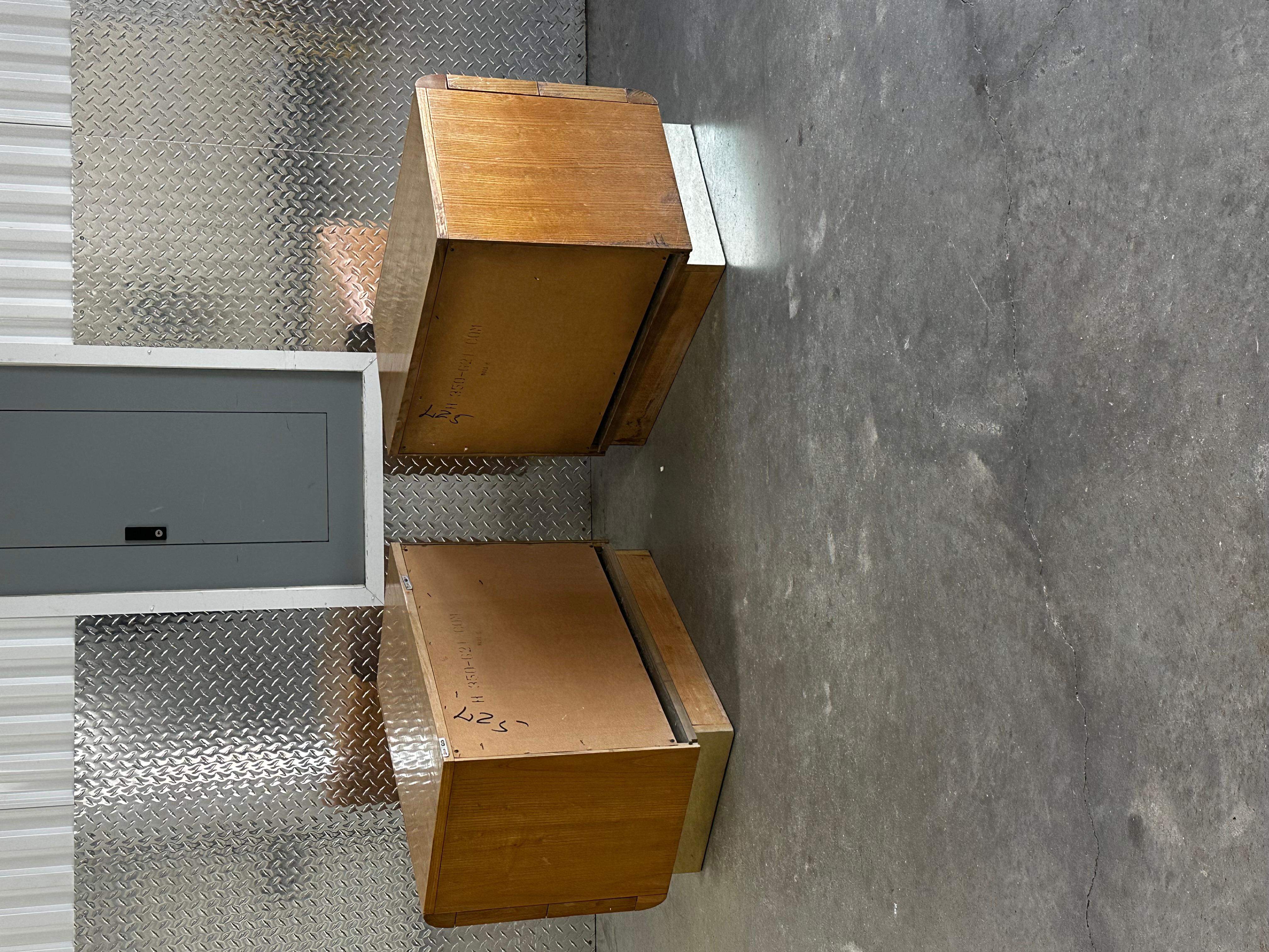 1970s Milo Baughman Oak Brass Floating Waterfall Plinth Base Nightstand Set of 2 For Sale 3