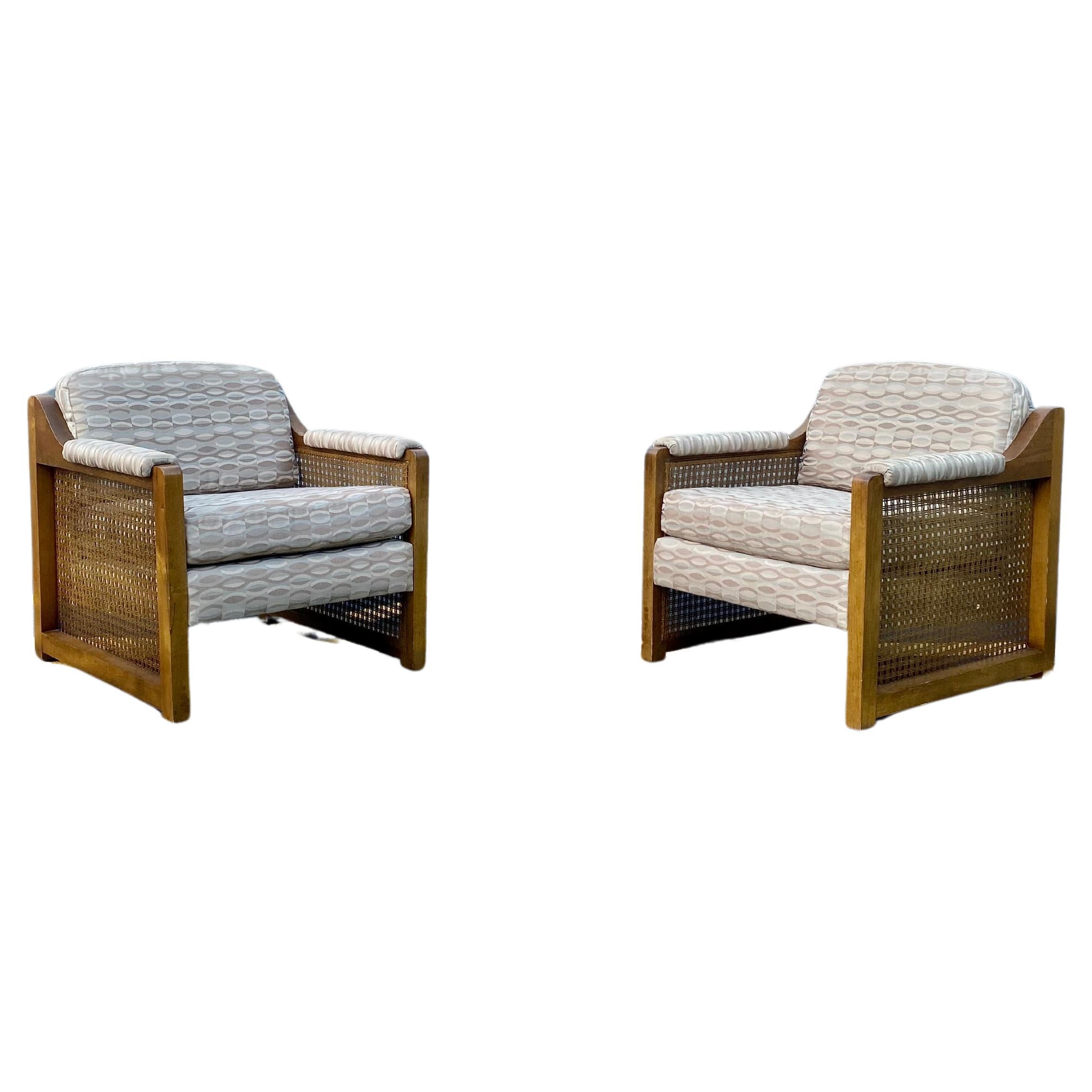 1970 Milo Baughman Chaises cubiques en rotin et en Wood Caned, ensemble de 2 en vente