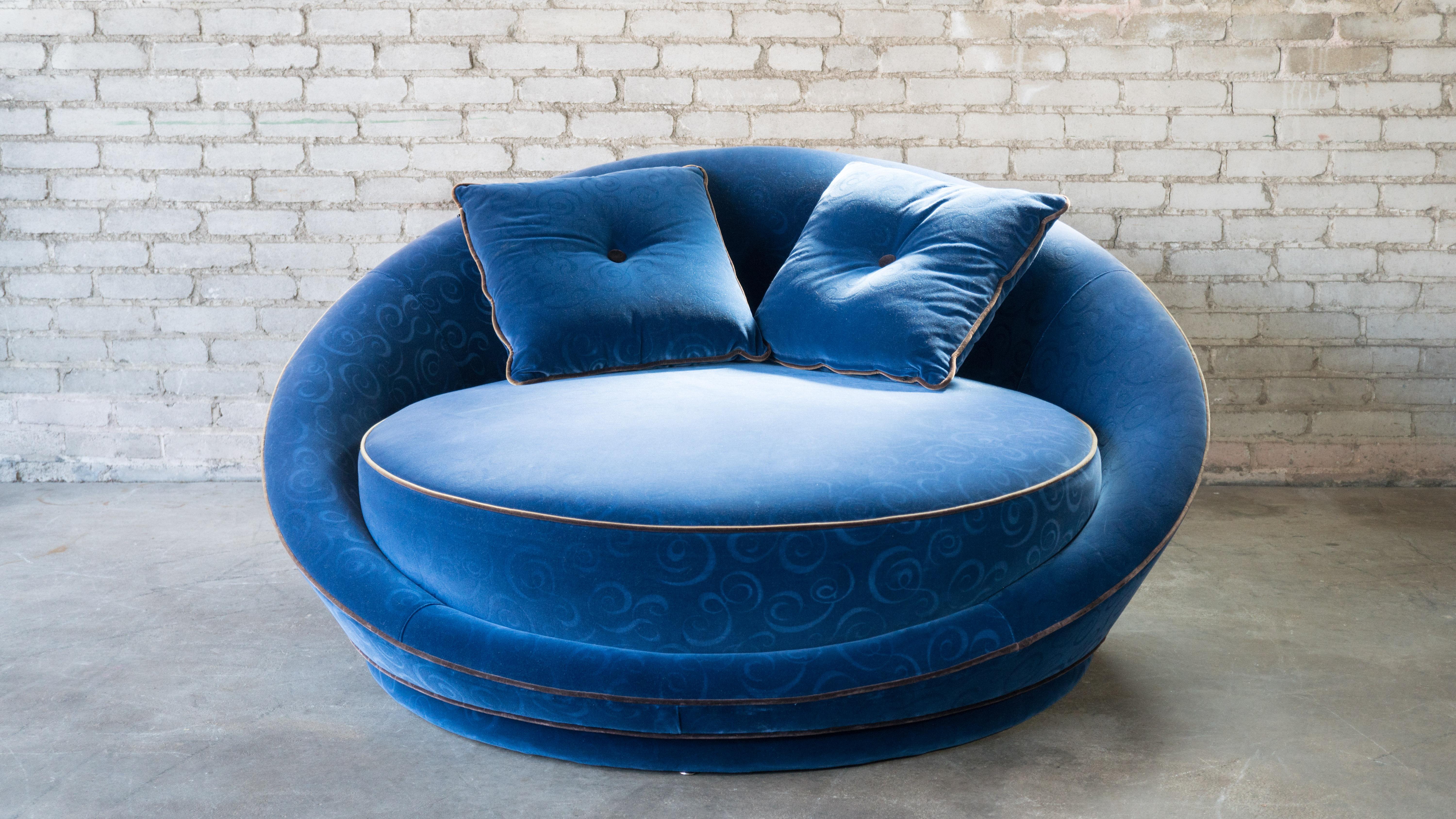Milo Baughman Satellite chaise lounge chair, circa 1970s. Reupholstered in blue velvet with ornate design and gold piping. Two matching pillows. Fabric plinth platform base. Deep seating, low profile design, excellent lines and curves. Great
