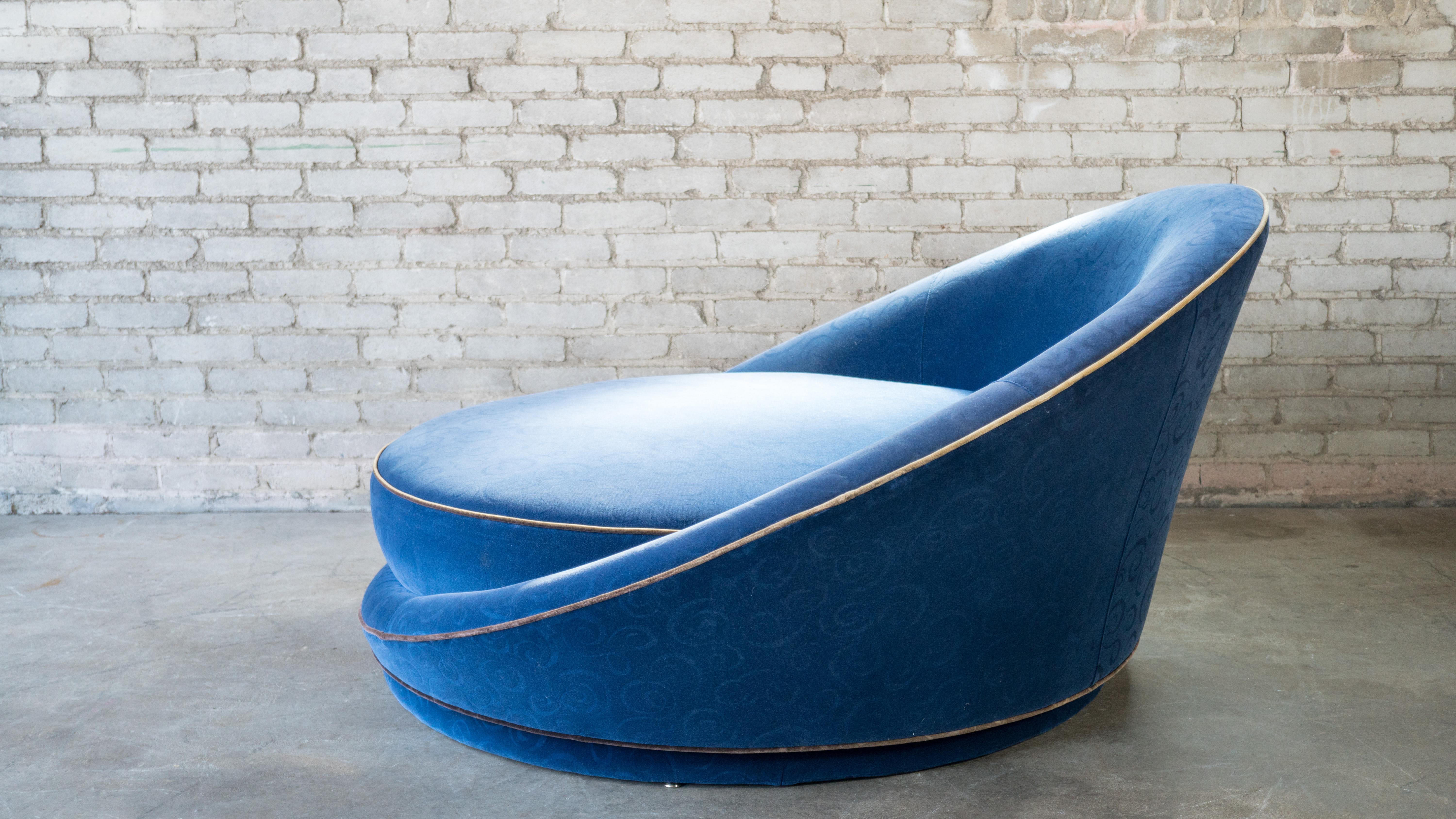 American 1970s Milo Baughman Satellite Style Chaise Lounge Chair For Sale