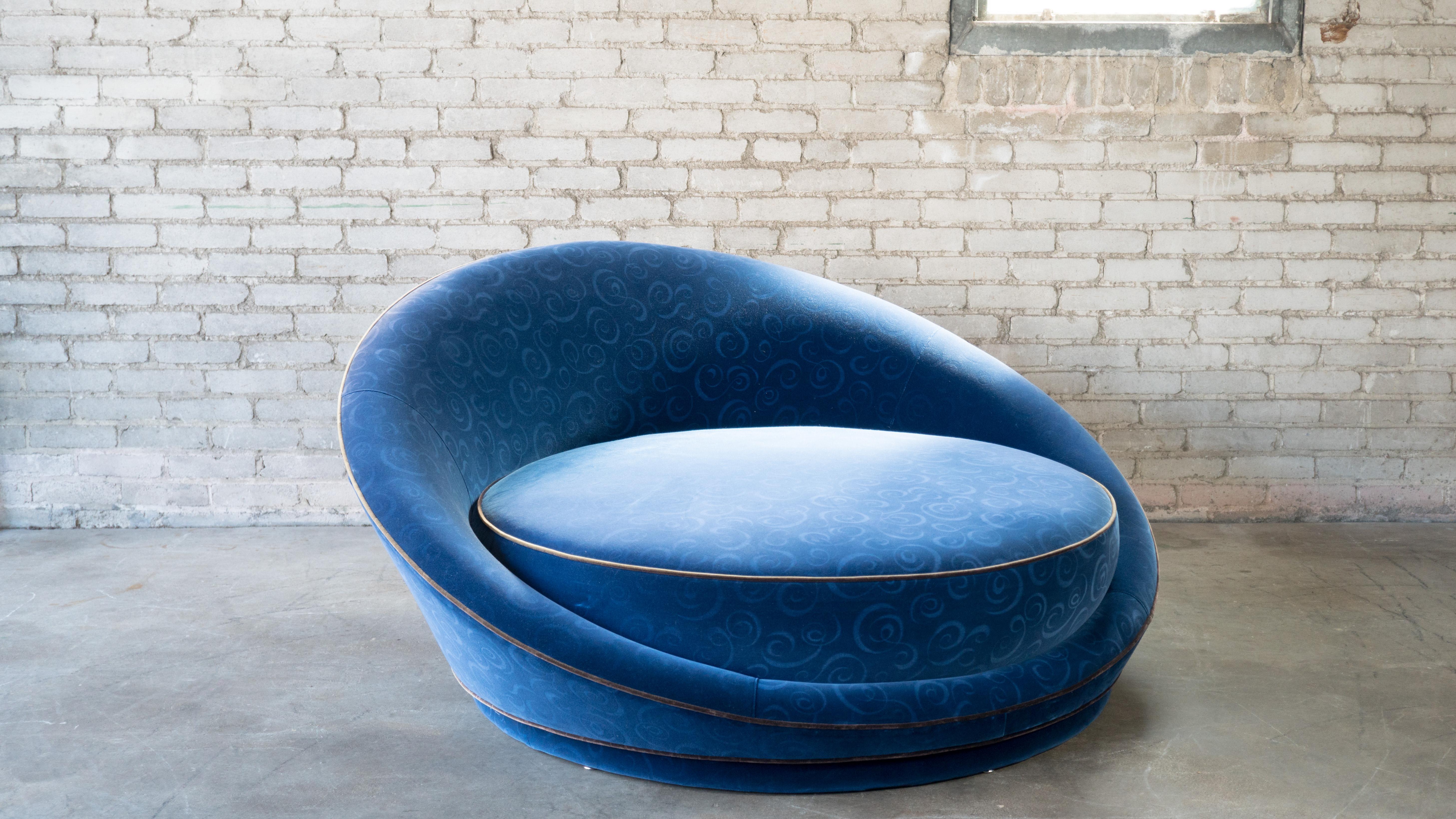 1970s Milo Baughman Satellite Style Chaise Lounge Chair In Good Condition For Sale In Boston, MA