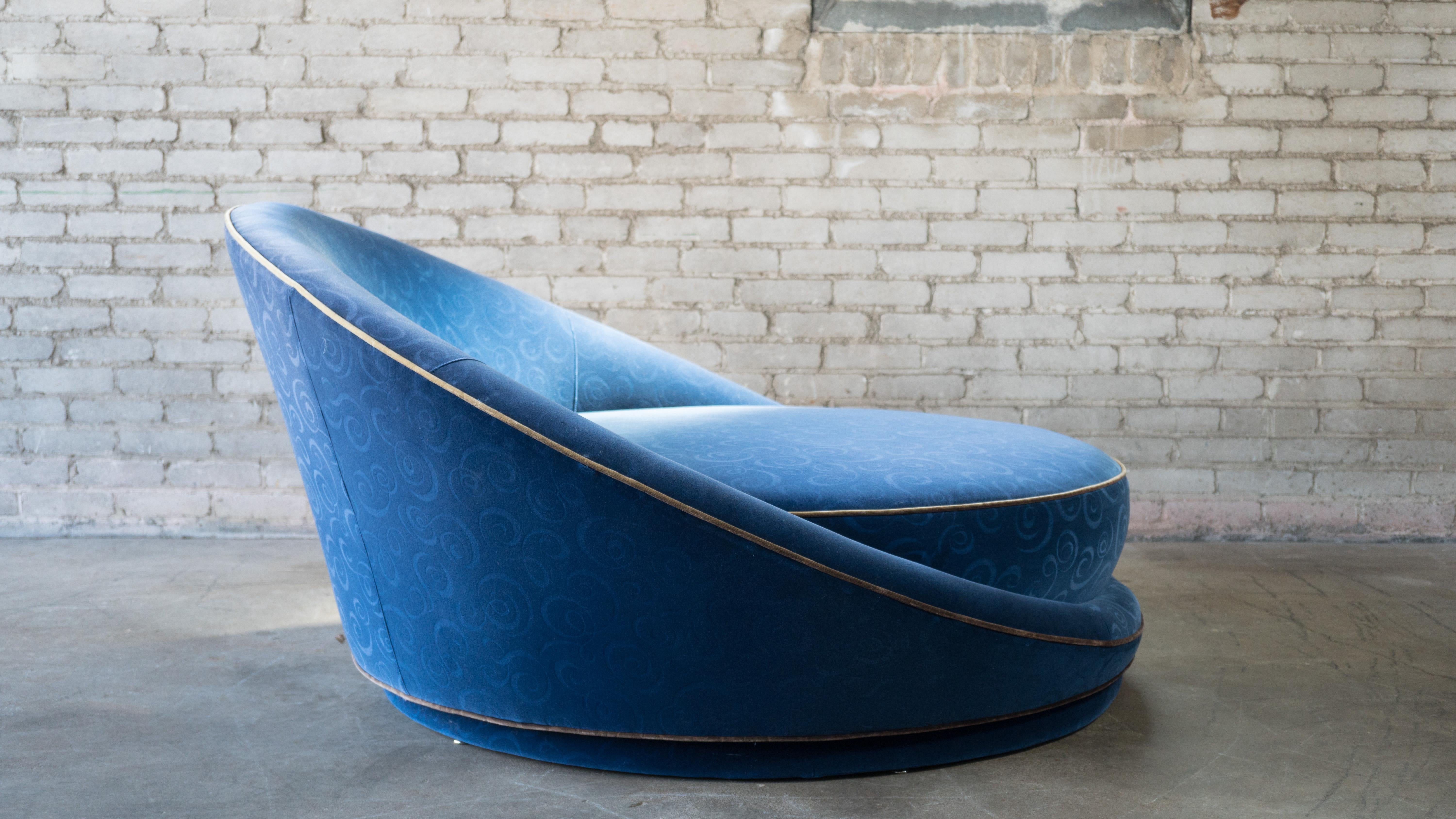 Late 20th Century 1970s Milo Baughman Satellite Style Chaise Lounge Chair For Sale