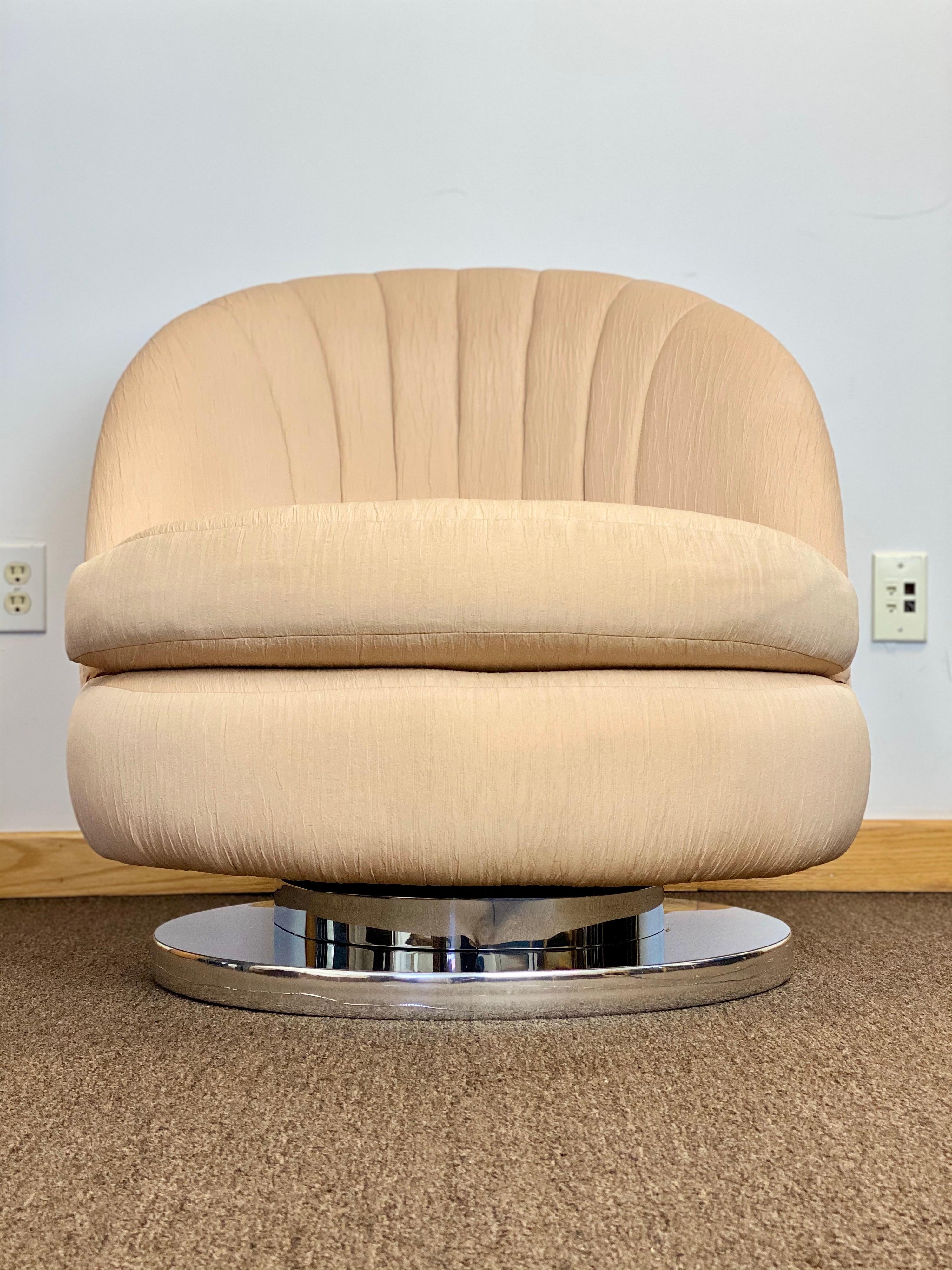 North American 1970s Milo Baughman Scalloped Chrome Swivel Lounge Chair