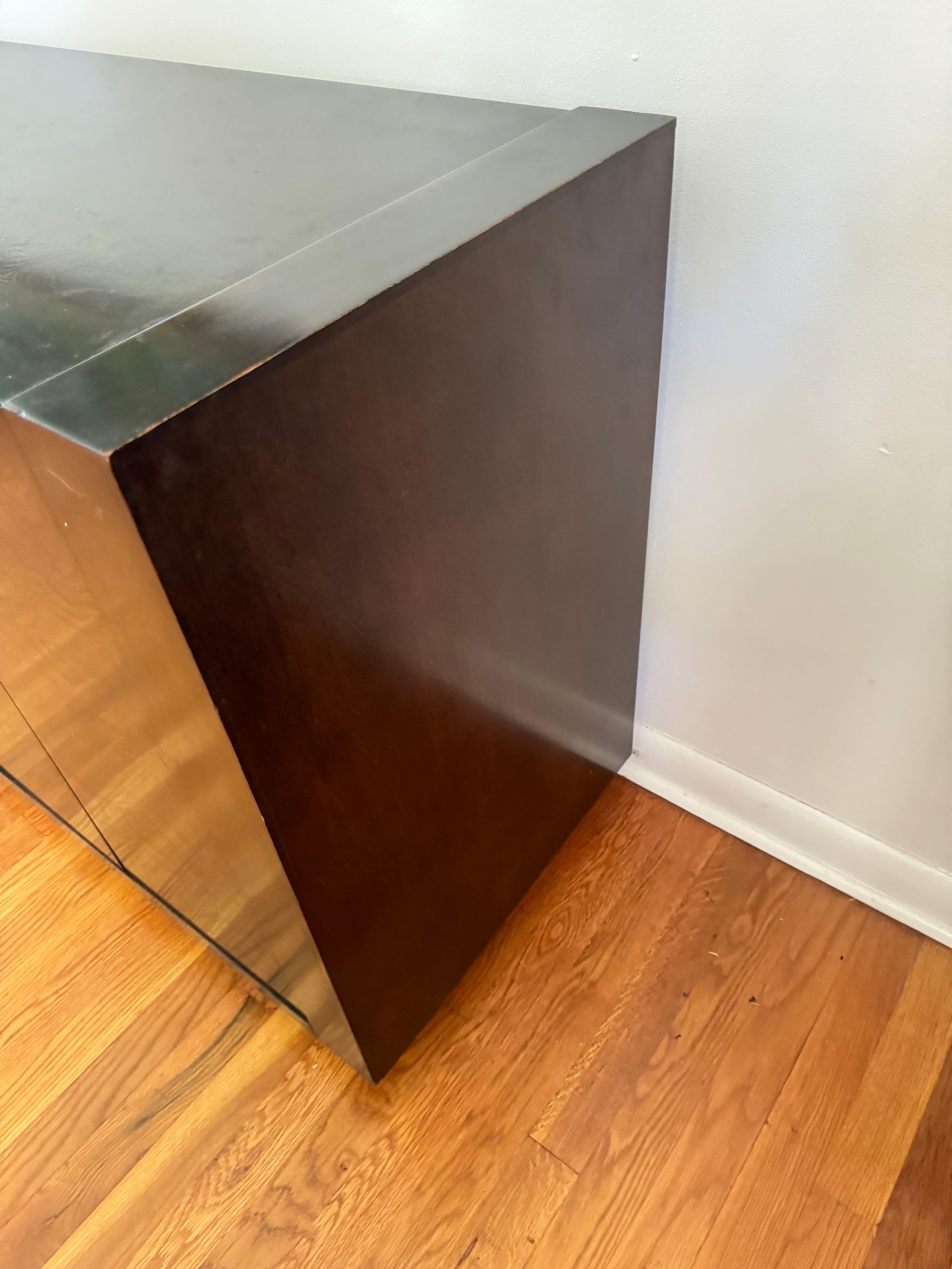 Credenza de madera burl estilo Milo Baughman de los años 70 en venta 4