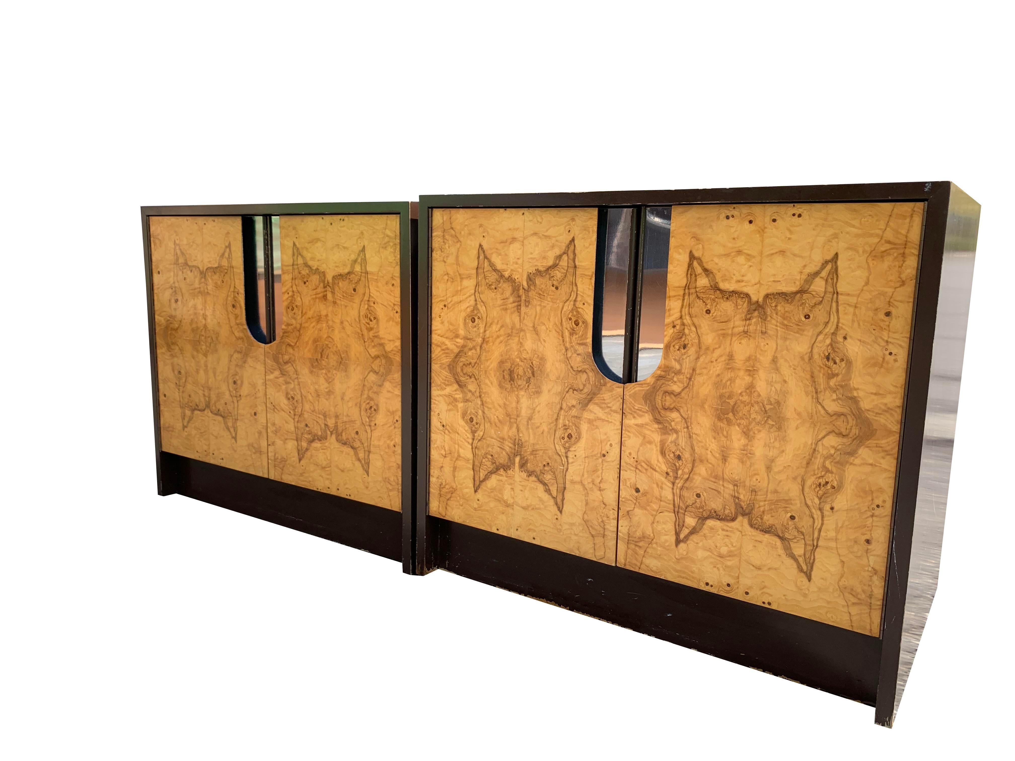 Tables de nuit vintage de style Milo Baughman !

Ces tables de nuit élégantes, inspirées par Milo Baughman, présentent de magnifiques accents en bois de ronce et offrent un vaste espace de rangement, ce qui les rend parfaites pour ajouter une touche
