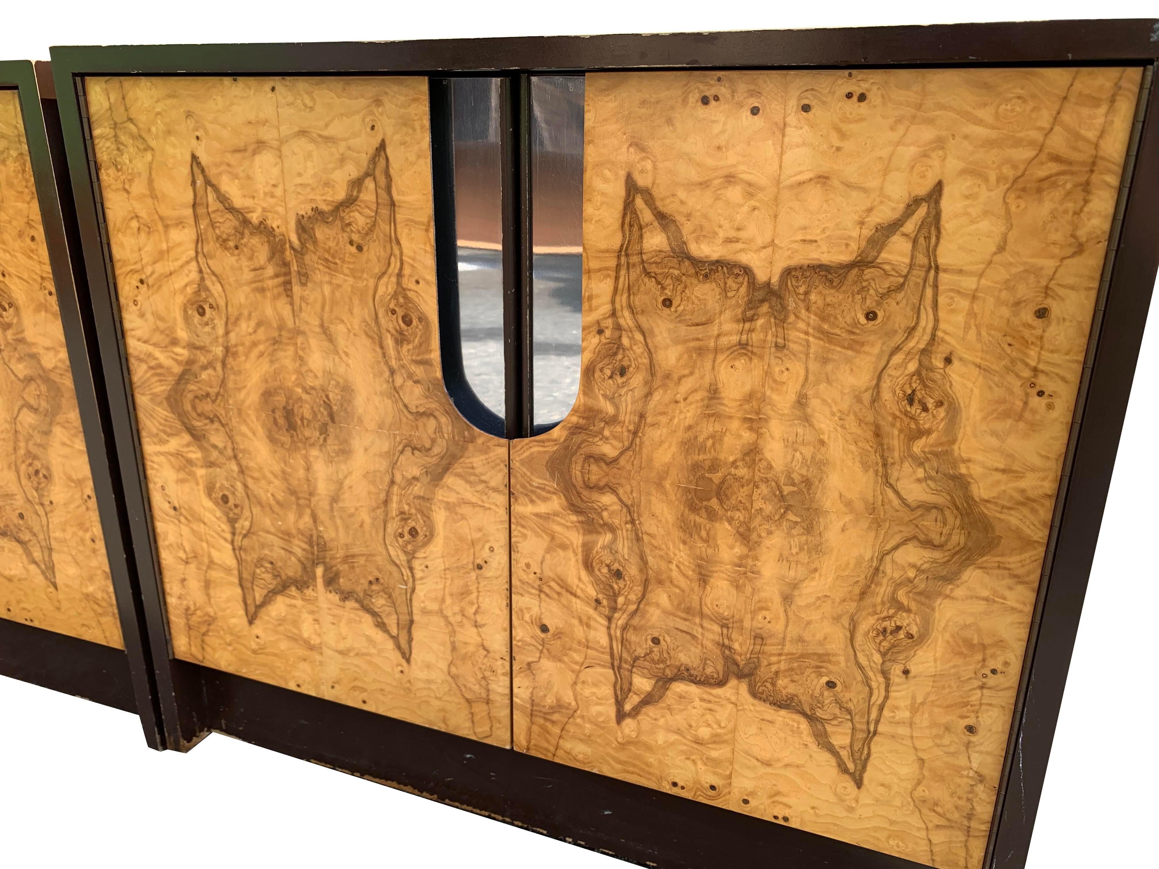 Paire de tables de nuit modernes en bois de ronce de style Milo Baughman des années 1970 Bon état - En vente à Saddle River, NJ