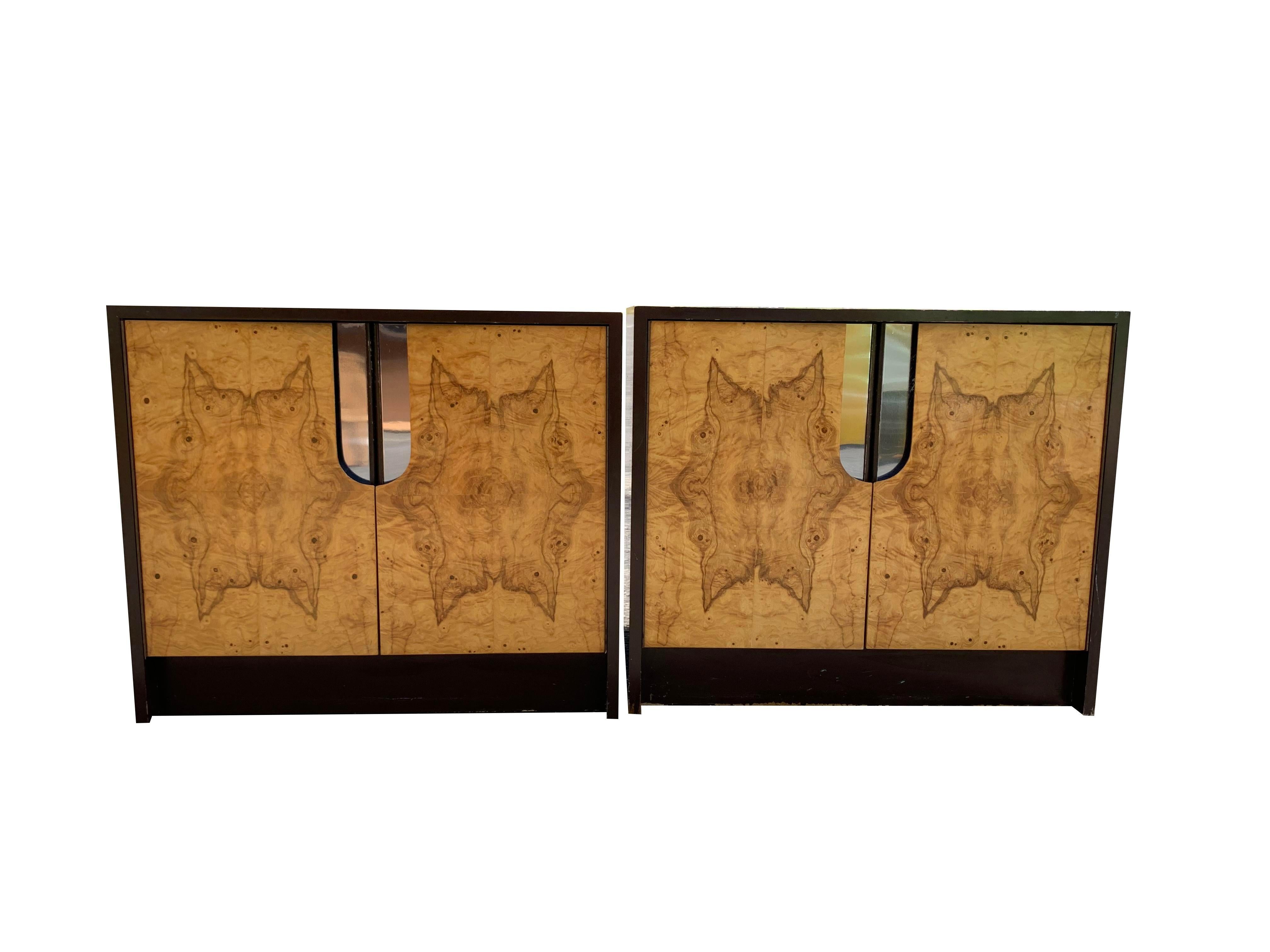 Paire de tables de nuit modernes en bois de ronce de style Milo Baughman des années 1970 en vente 2