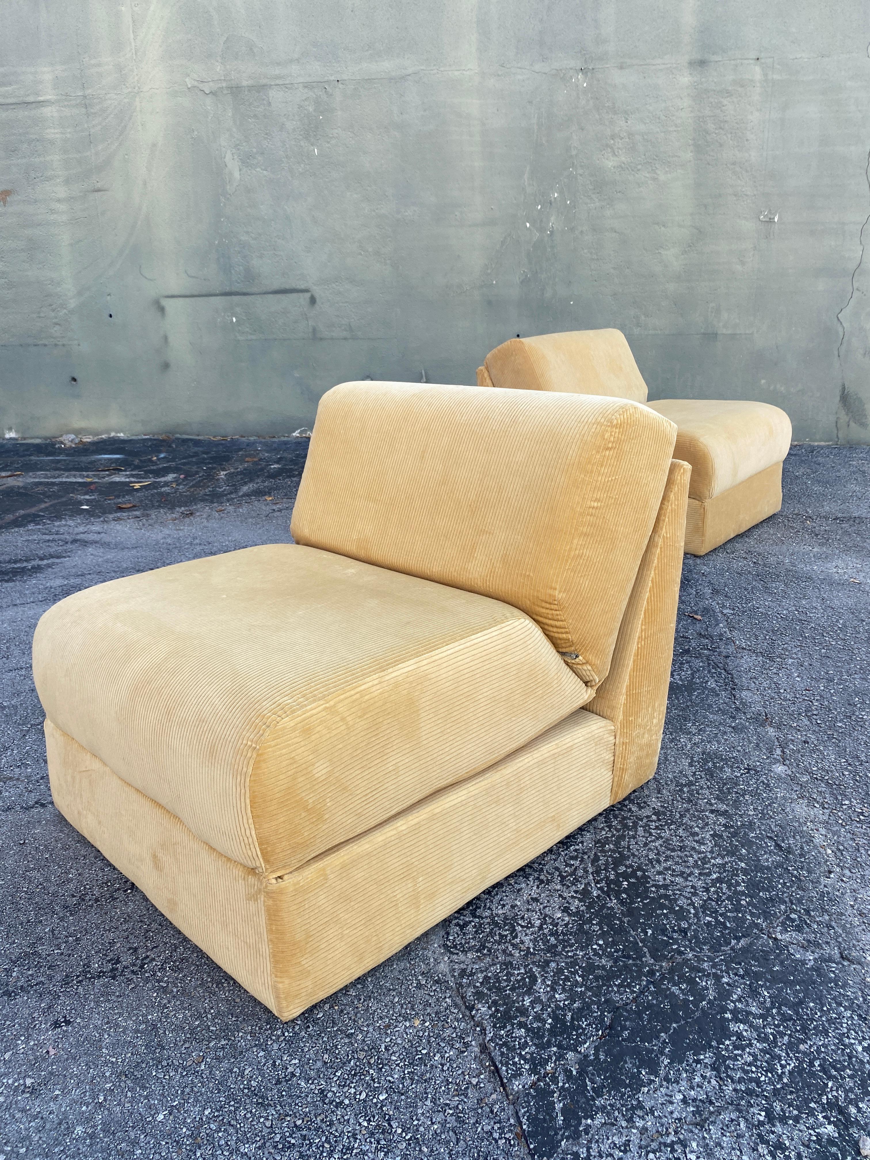 Late 20th Century 1970s, Milo Baughman Style Lounge Chairs, a Pair