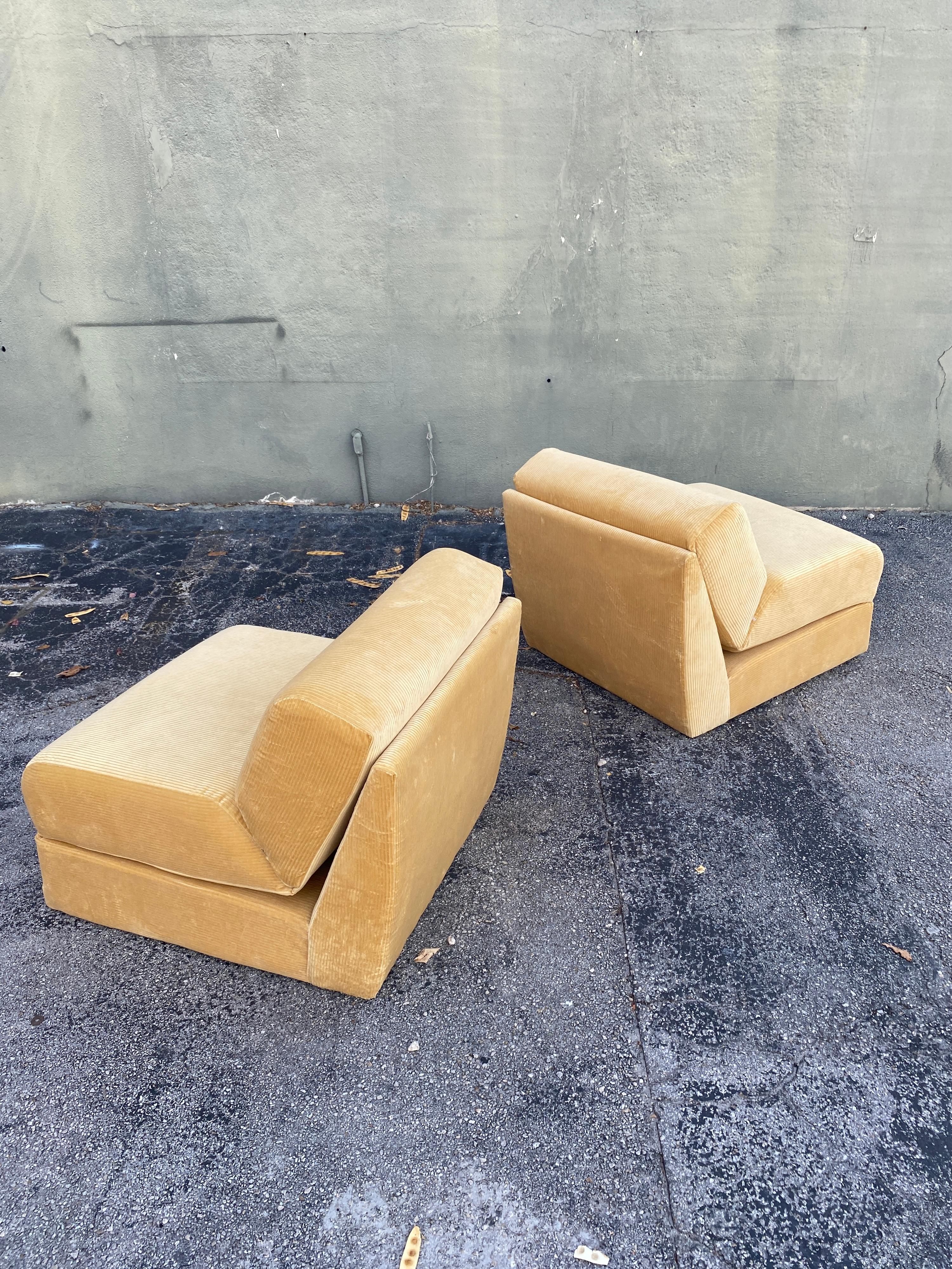 Textile 1970s, Milo Baughman Style Lounge Chairs, a Pair
