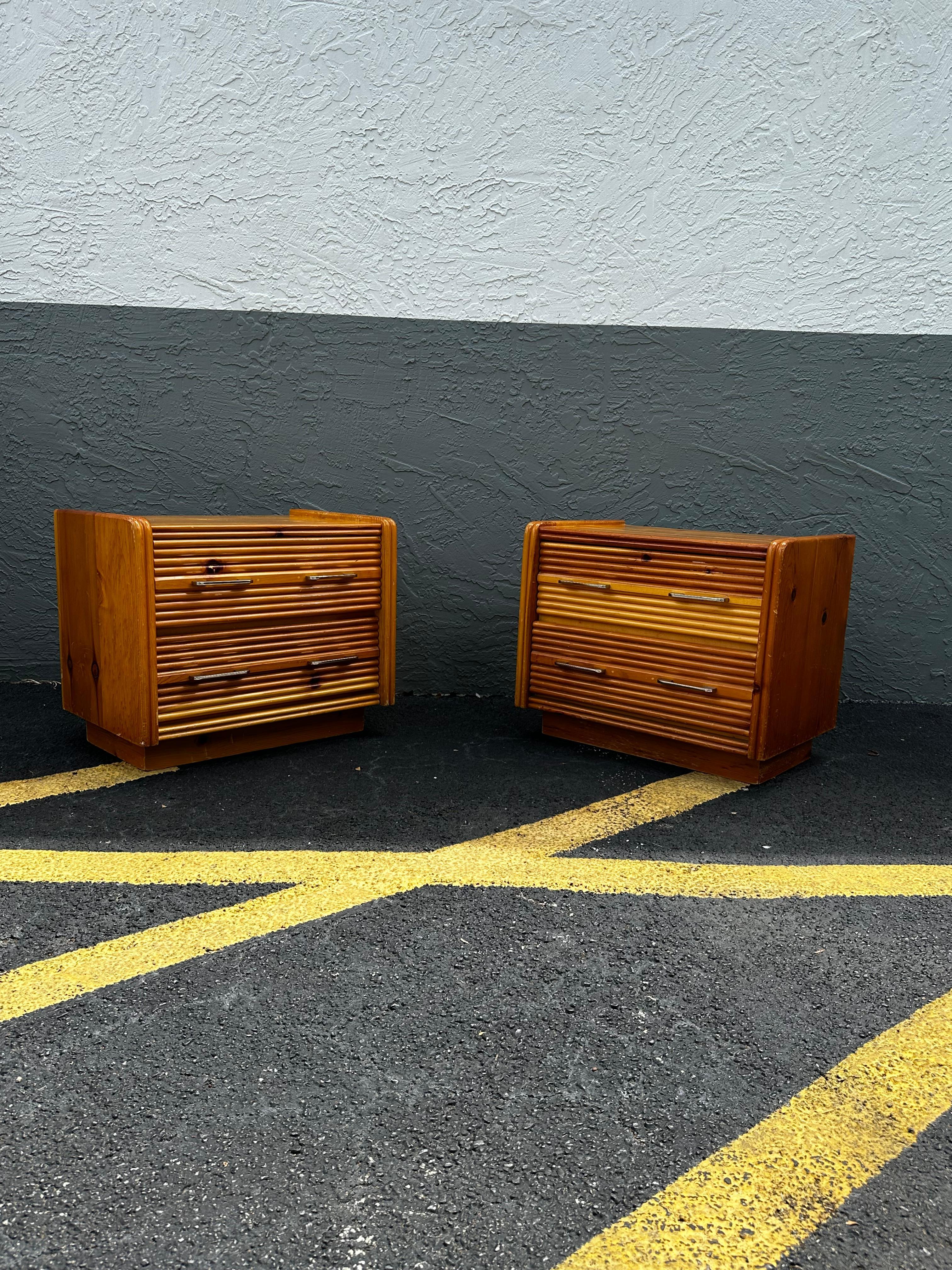 Mesillas de noche de madera cromada estilo Milo Baughman de los años 70, set de 2 en Bueno estado para la venta en Fort Lauderdale, FL