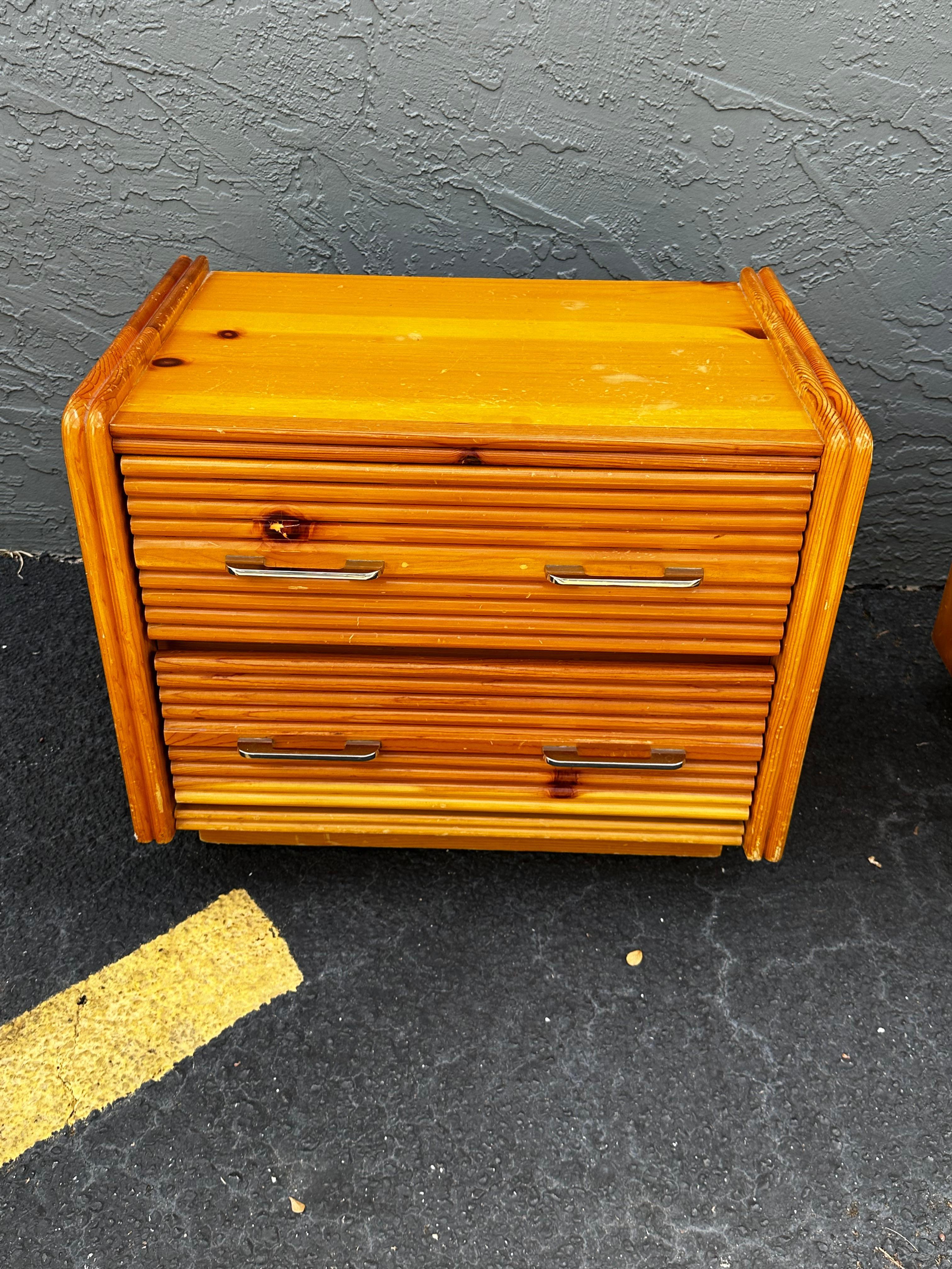 Mesillas de noche de madera cromada estilo Milo Baughman de los años 70, set de 2 Cromo en venta