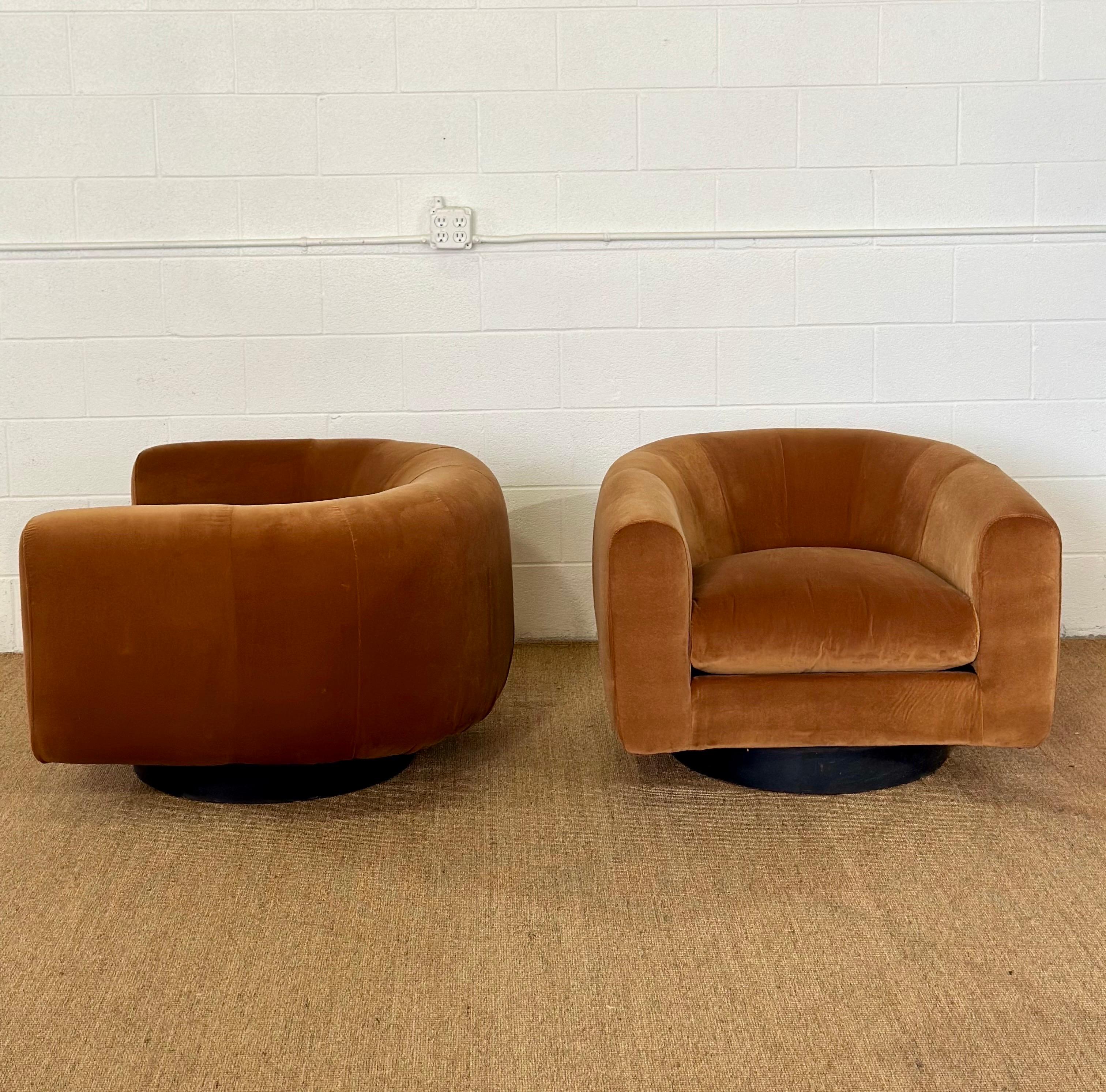 Mid-Century Modern 1970 Milo Baughman Style Reupholstered Ochre Barrel Back Swivel Chairs - a Set en vente
