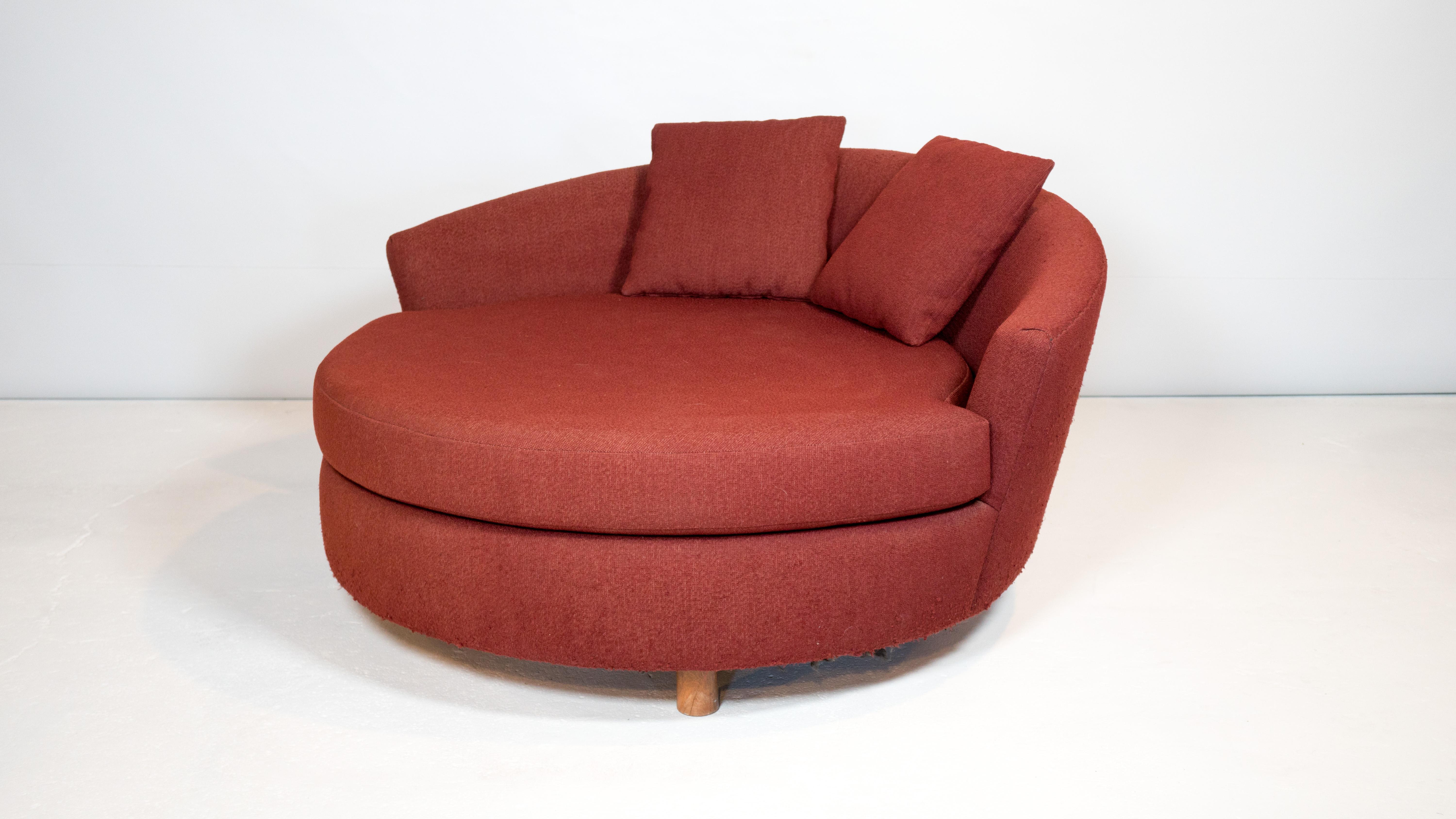 Mid-Century Modern 1970s Milo Baughman Style Satellite Petite Lounge Chair For Sale