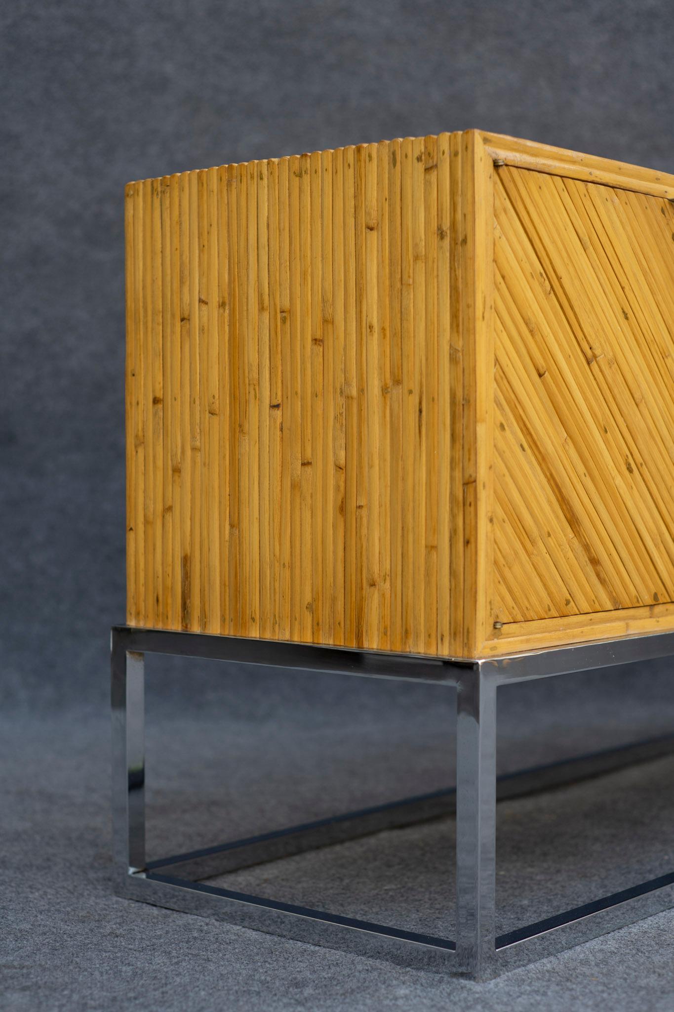 Credenza o mobile di Milo Baughman degli anni '70 in stile Split Pencil Reed in bambù e cromato in vendita 4