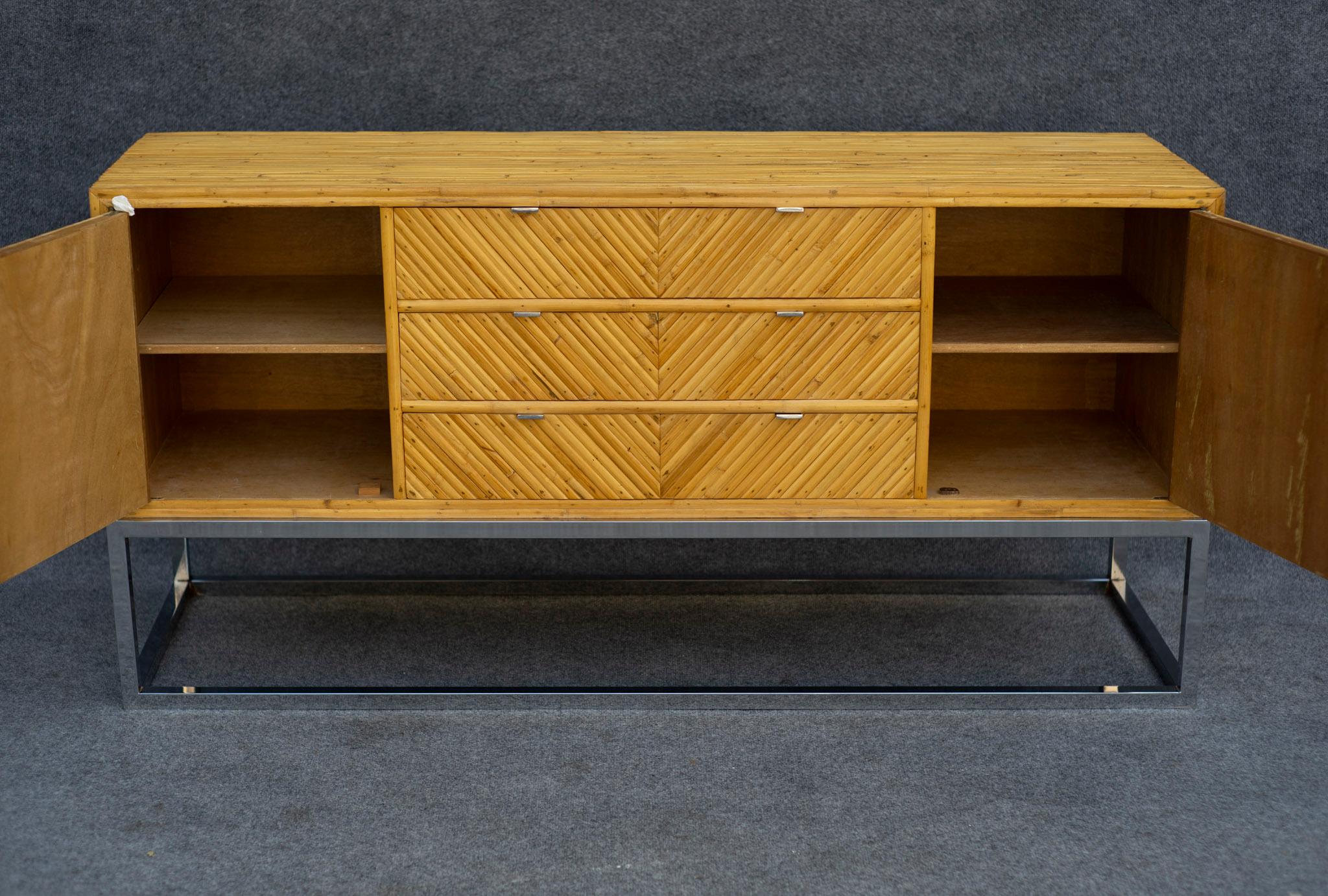 Credenza o mobile di Milo Baughman degli anni '70 in stile Split Pencil Reed in bambù e cromato in vendita 8