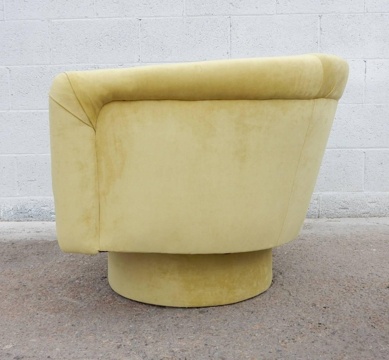 1970s MOD Yellow Velvet Swivel Lounge Chairs In Good Condition For Sale In Las Vegas, NV