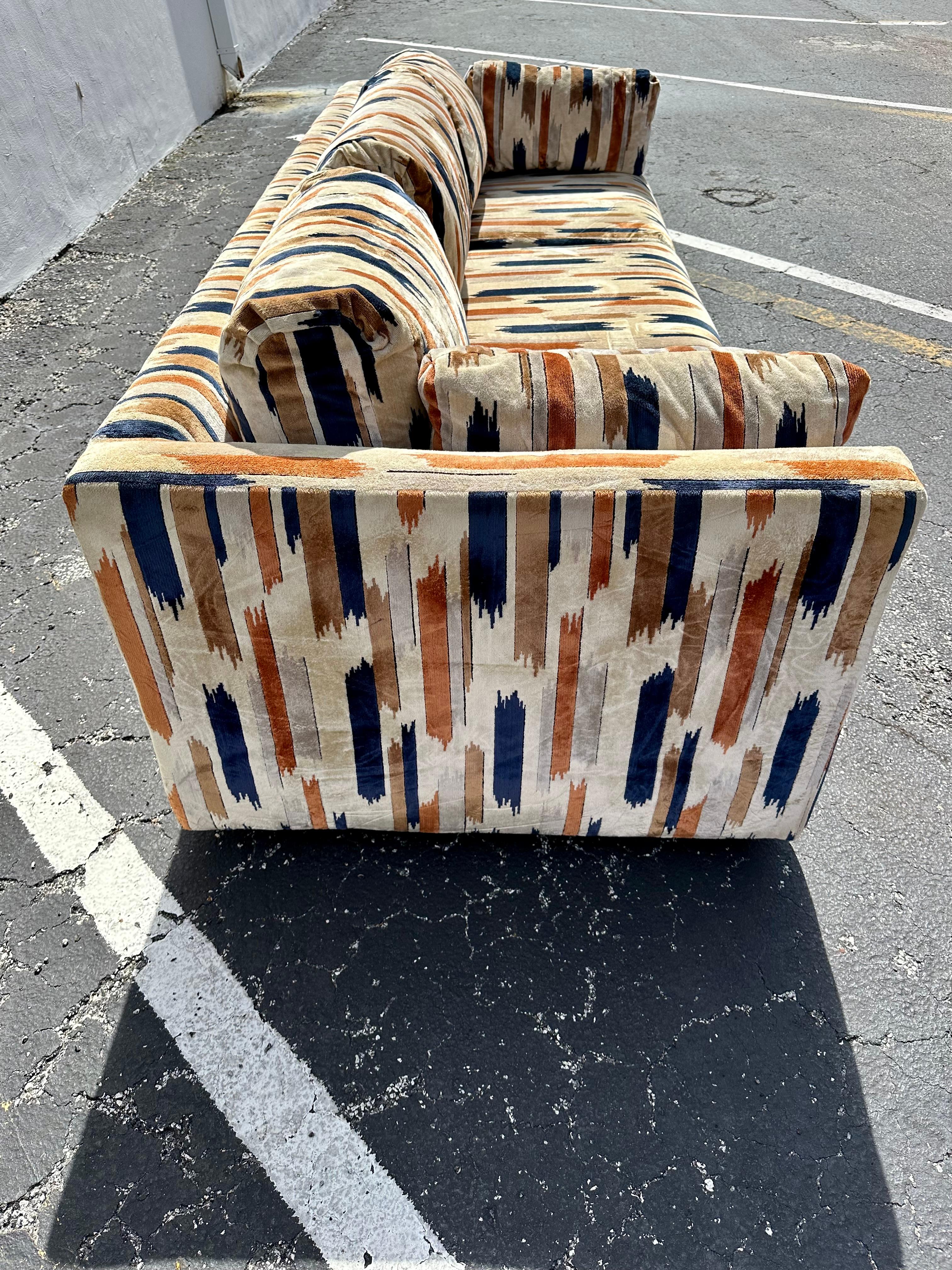 1970s Milo Baughman Jack Lenor Larsen Navy Biege Velvet Tuxedo Sofa In Good Condition For Sale In Fort Lauderdale, FL