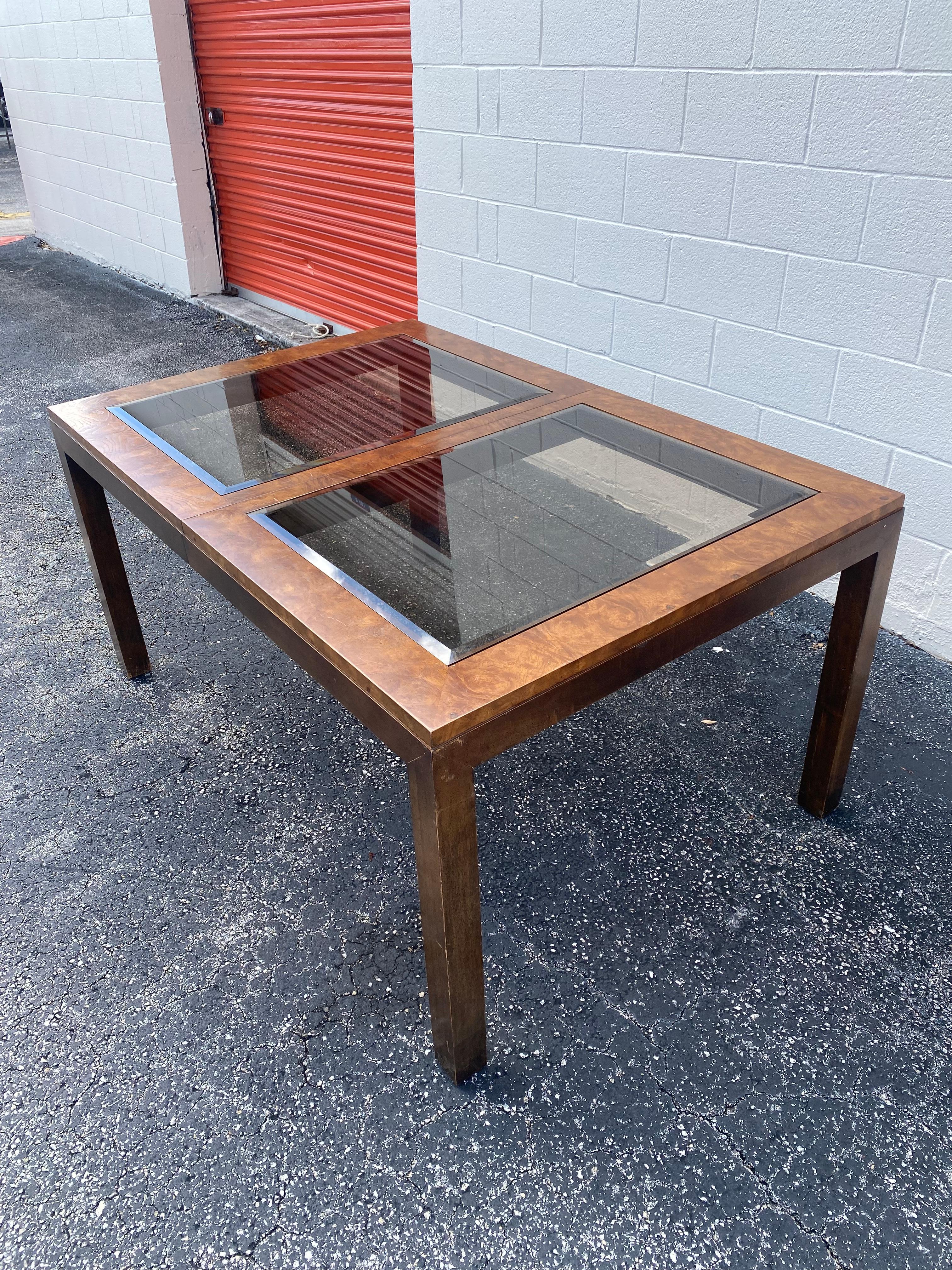 1970 Milo Baughman Table de salle à manger extensible en noyer et bois de feuillus en vente 4