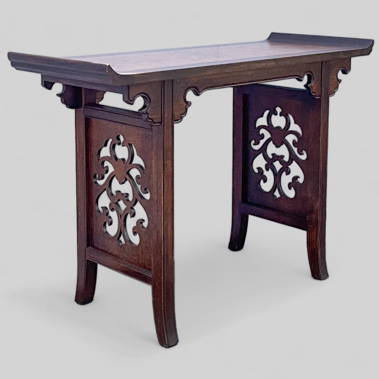 1970s Ming Style Michel Taylor For Baker Furn. Console Alter Table In Good Condition For Sale In Kennesaw, GA