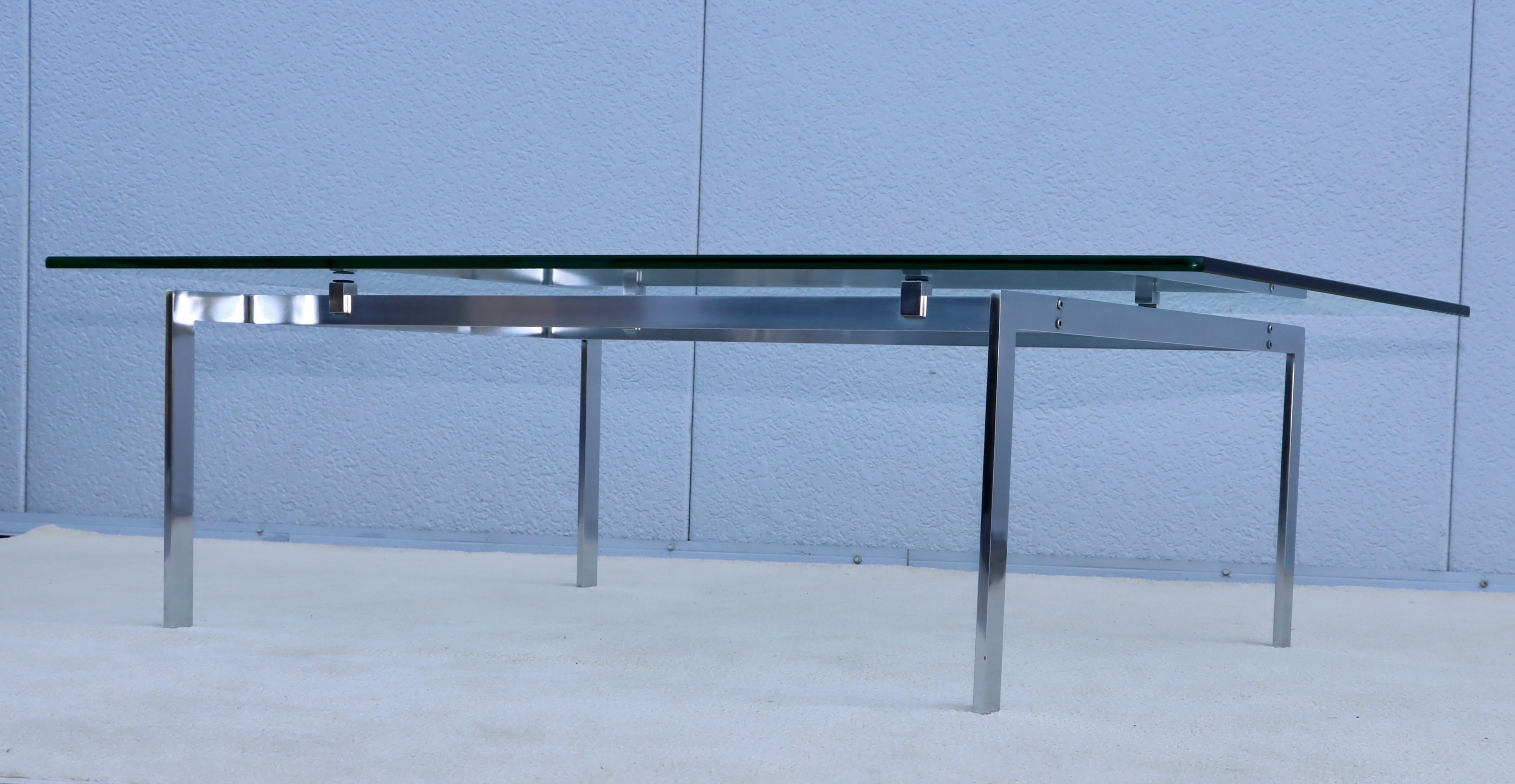 Table basse minimaliste des années 1970 avec plateau en verre flottant en vente 2