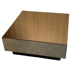 Mesa de centro de cristal espejado de los años 70 con base de zócalo negra