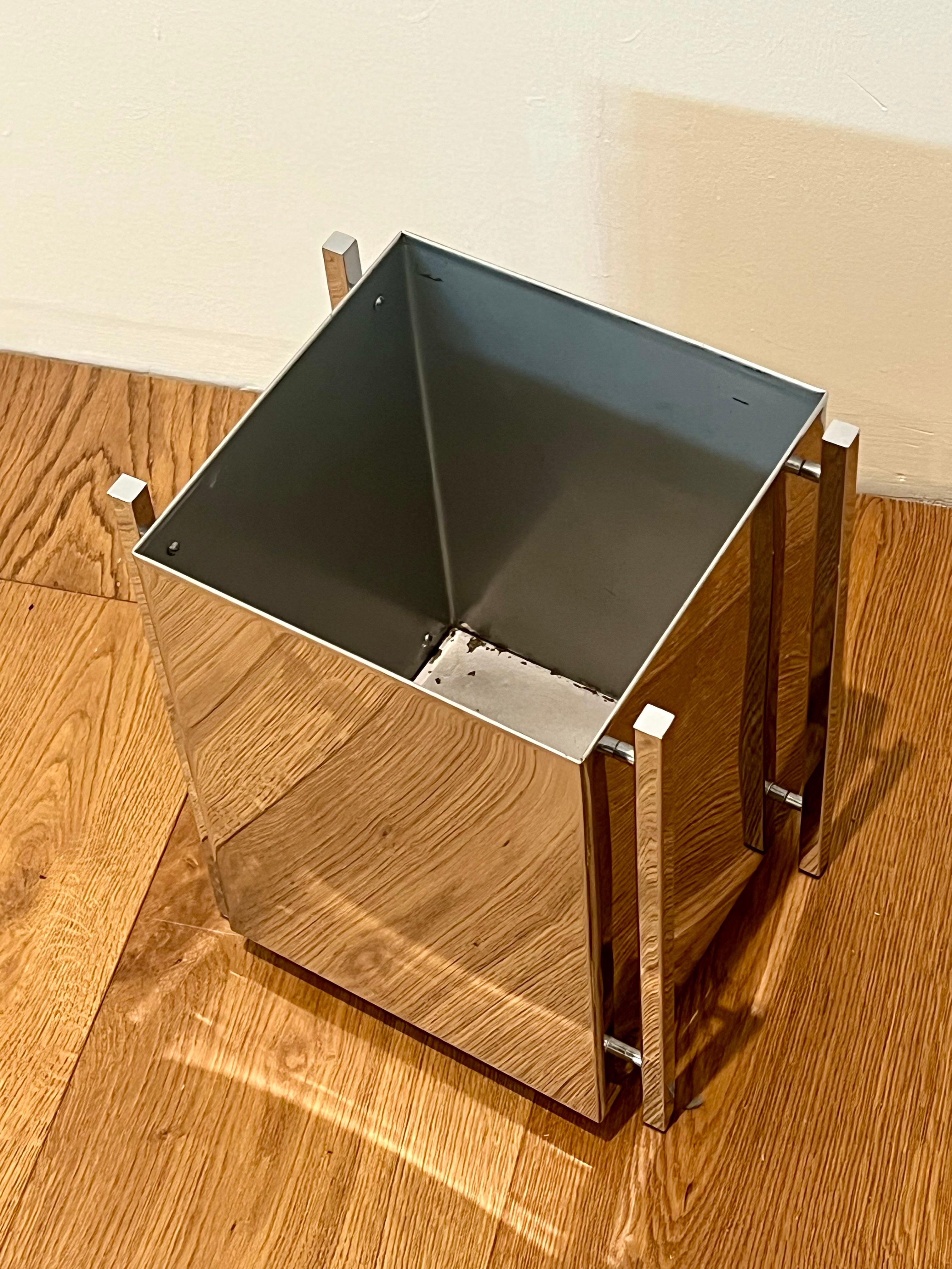 Space Age 1970 Mirror Shine Plated Chrome Planter/Waste Can Space AGE in vendita