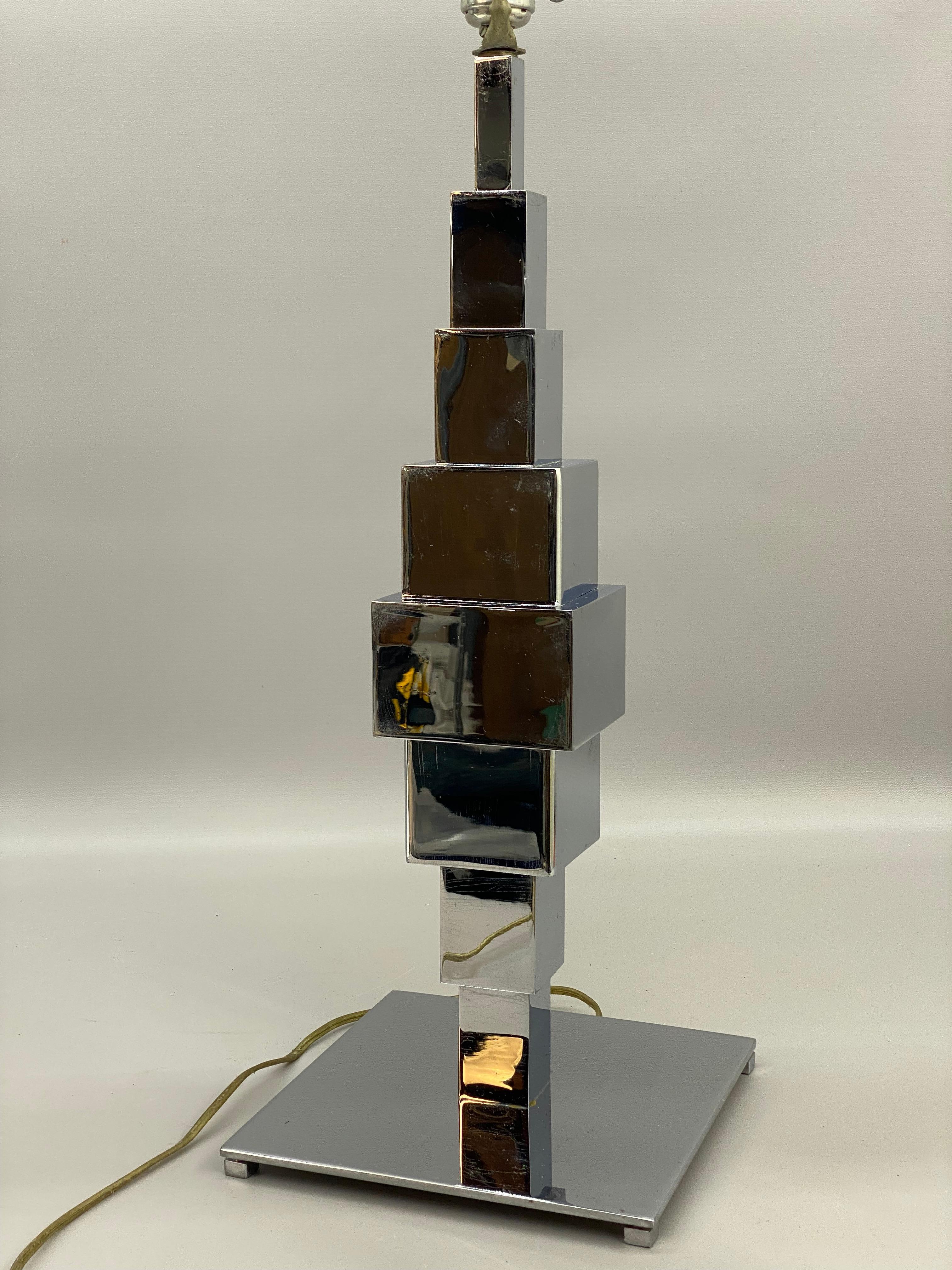 Metal 1970s Mirrored Chrome Stacked Cube Skyscraper Style Table Lamp For Sale