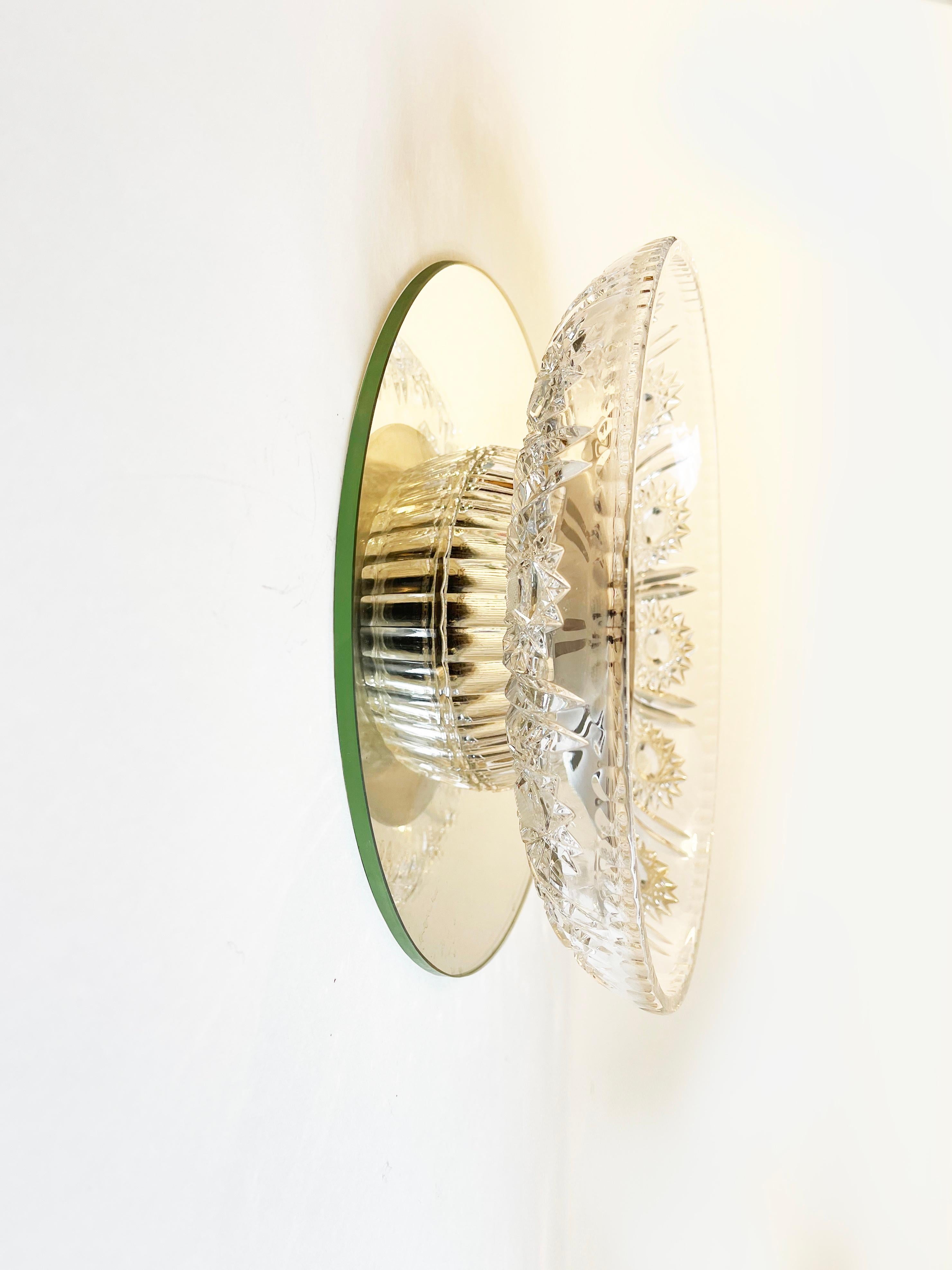 Unusual large wall clock by famous German clock makers Junghans.
Here in collaboration with ''Joska Glass'' makers with cut glass roses in a typical mid-century fashion, as a homage
to the Hollywood Regency era, yet combined with an ultra-modern