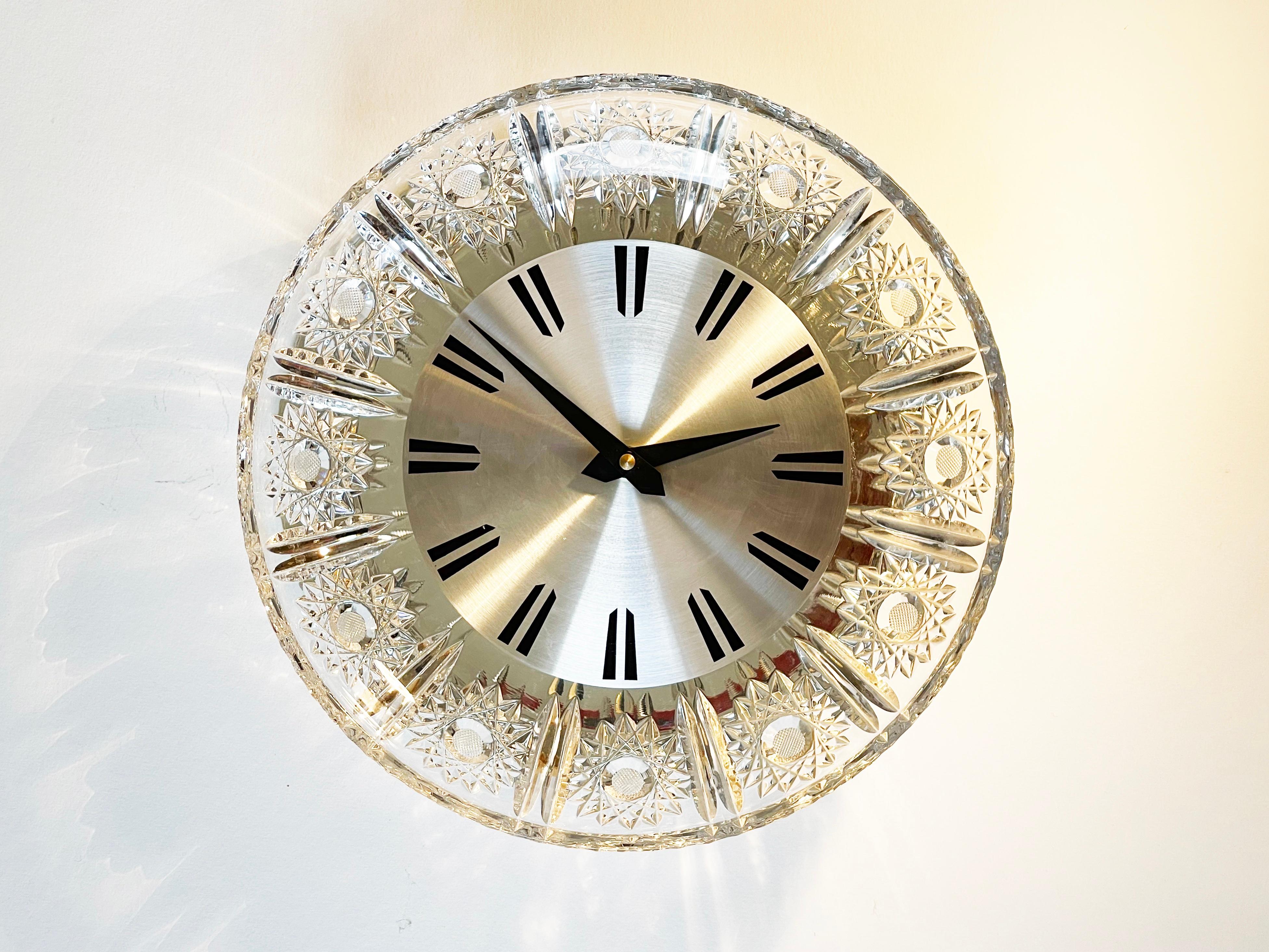 1970s Mirrored Crystal Cut Glass Clock by Junghans & Joska, Germany For Sale 1