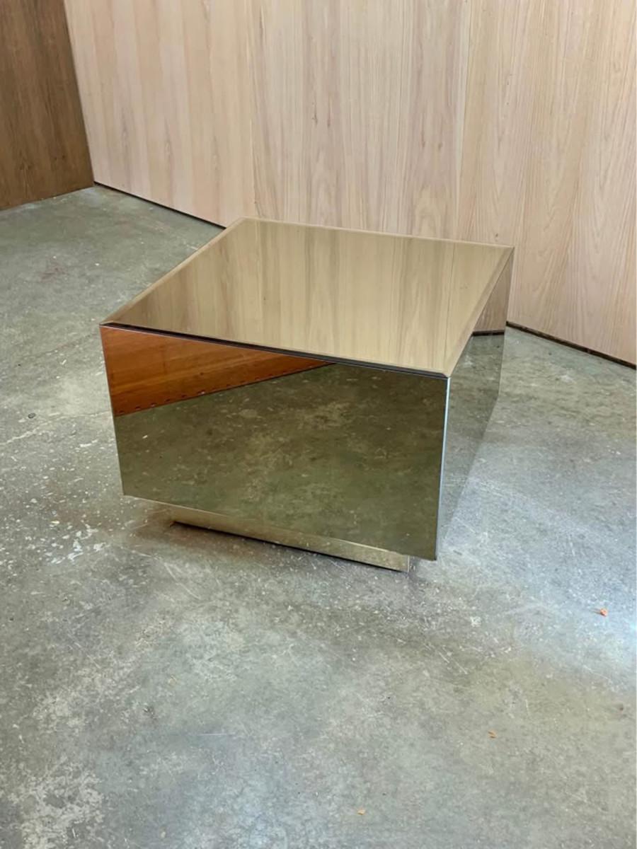 1970er Couchtisch aus Spiegelglas (Moderne der Mitte des Jahrhunderts) im Angebot