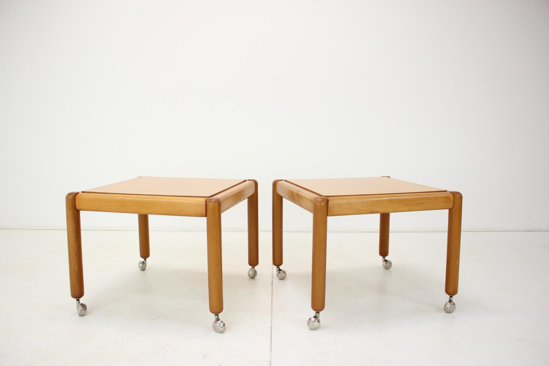 Bois Table de conférence mobile des années 1970, fabricant TON, Tchécoslovaquie en vente