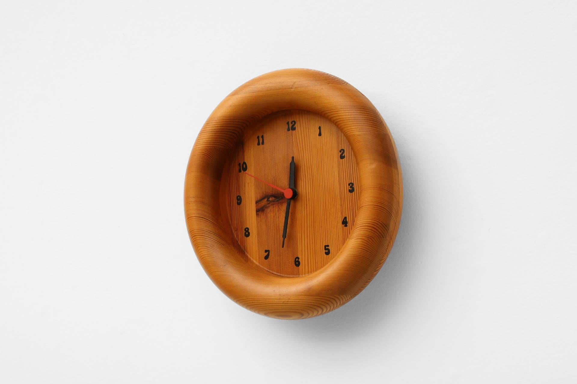 1970's MOD Kiefer Wanduhr (Moderne der Mitte des Jahrhunderts)