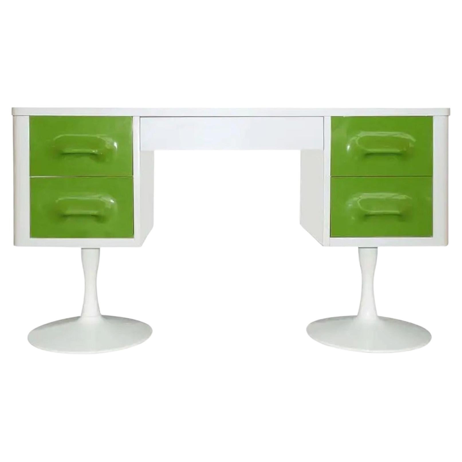 1970's Mod Pop Desk by Broyhill Premier For Sale