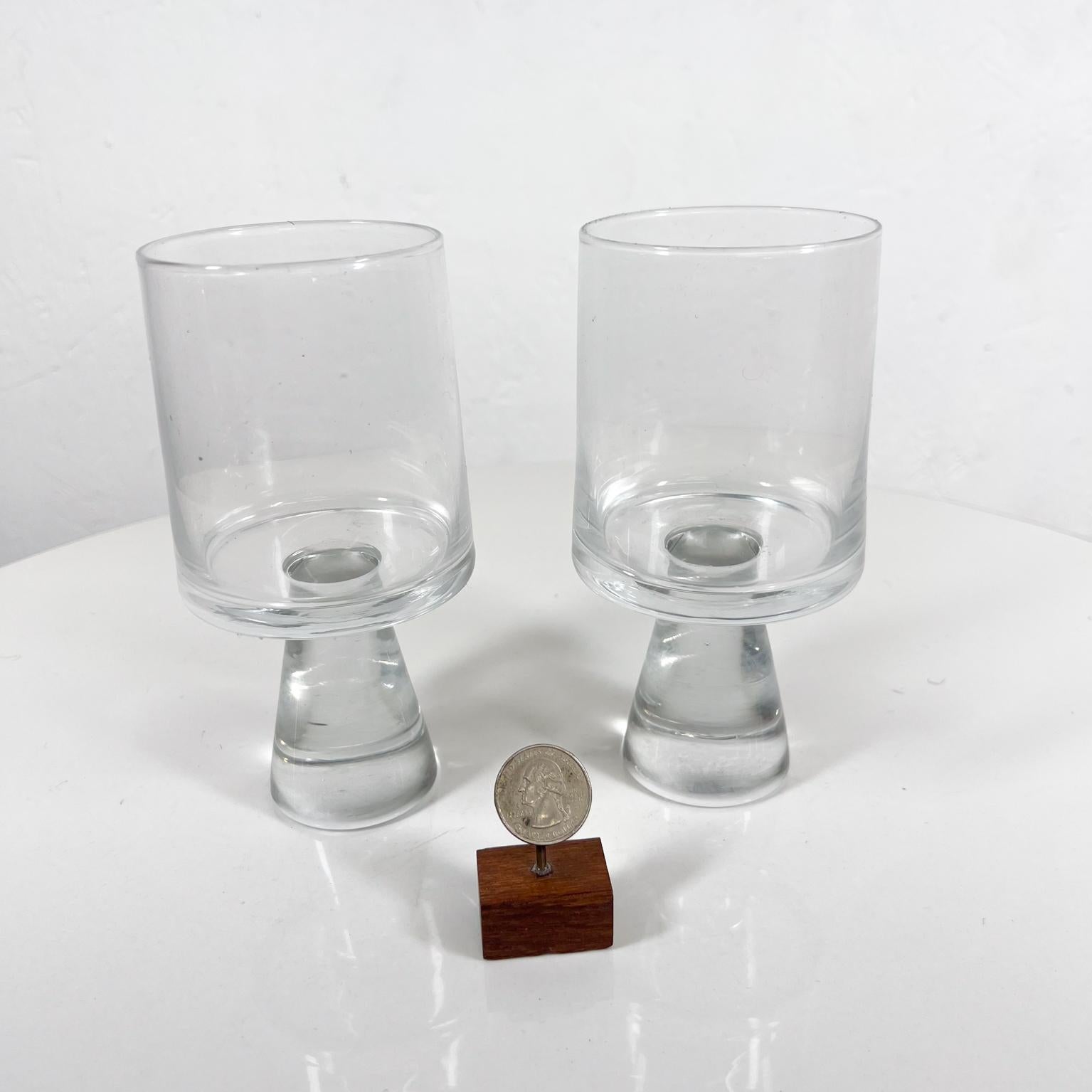 1970er Mod Satz von zwei Wasserkelch Kristallgläser dicken Stiel
Vintage Antique Crystal Cut Beautiful Design Glas Wasser Kelch Becher
3 Durchmesser x 6 h
Preowned vintage, siehe Bilder.


