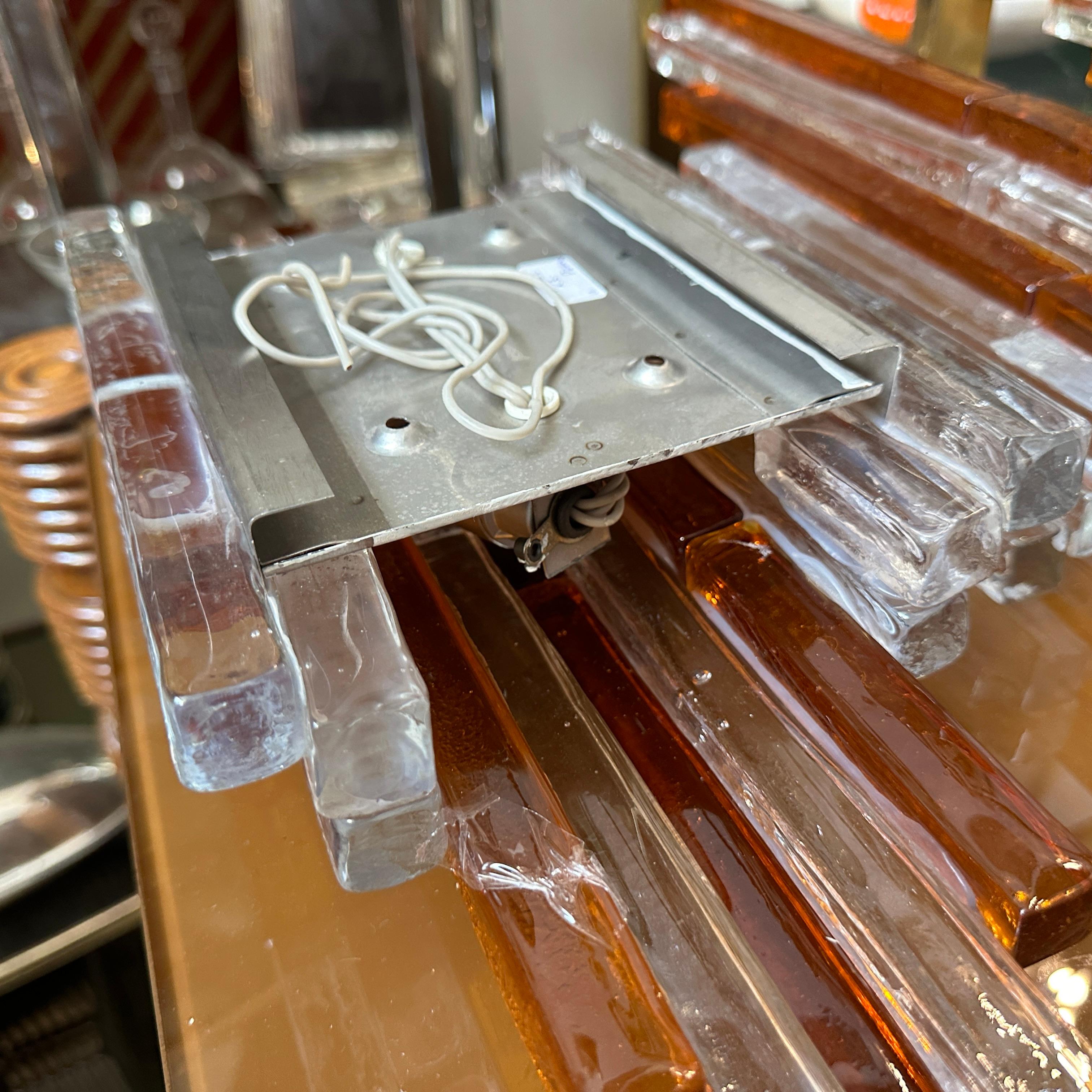 A 1970s Modern Amber and Clear Stacked Glass Linea Wall Sconce by Poliarte For Sale 2