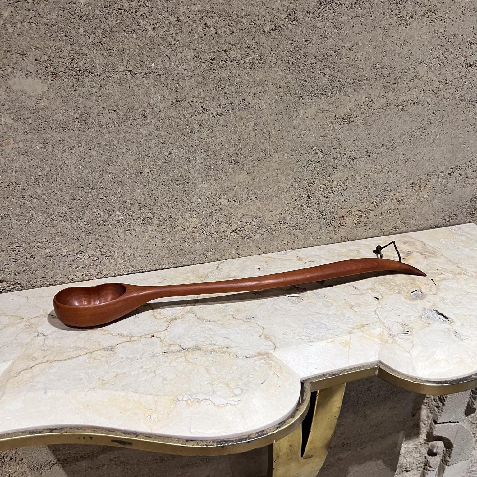 Mid-Century moderno Scultura a cucchiaio in legno di teak di arte moderna degli anni '70 in vendita