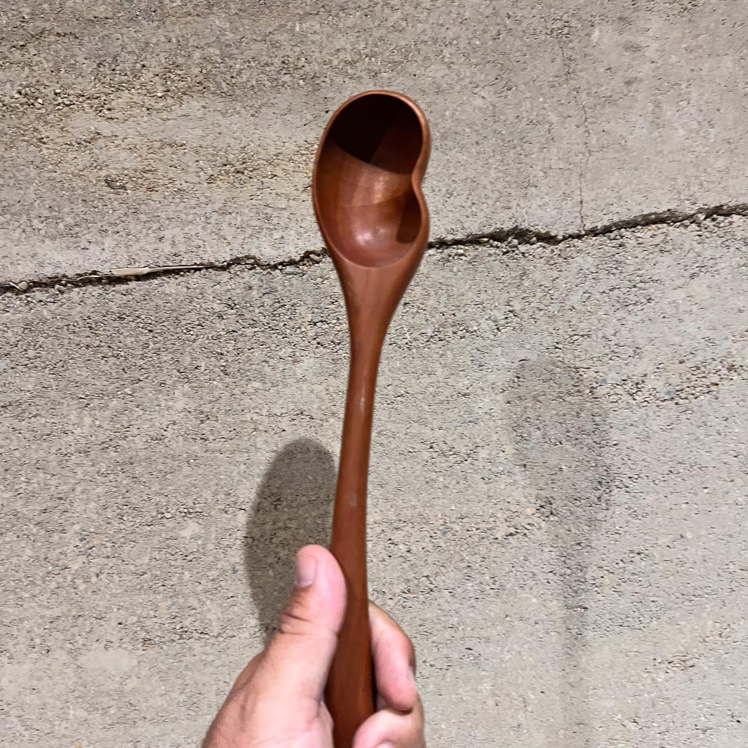 Scultura a cucchiaio in legno di teak di arte moderna degli anni '70 In condizioni buone in vendita a Chula Vista, CA