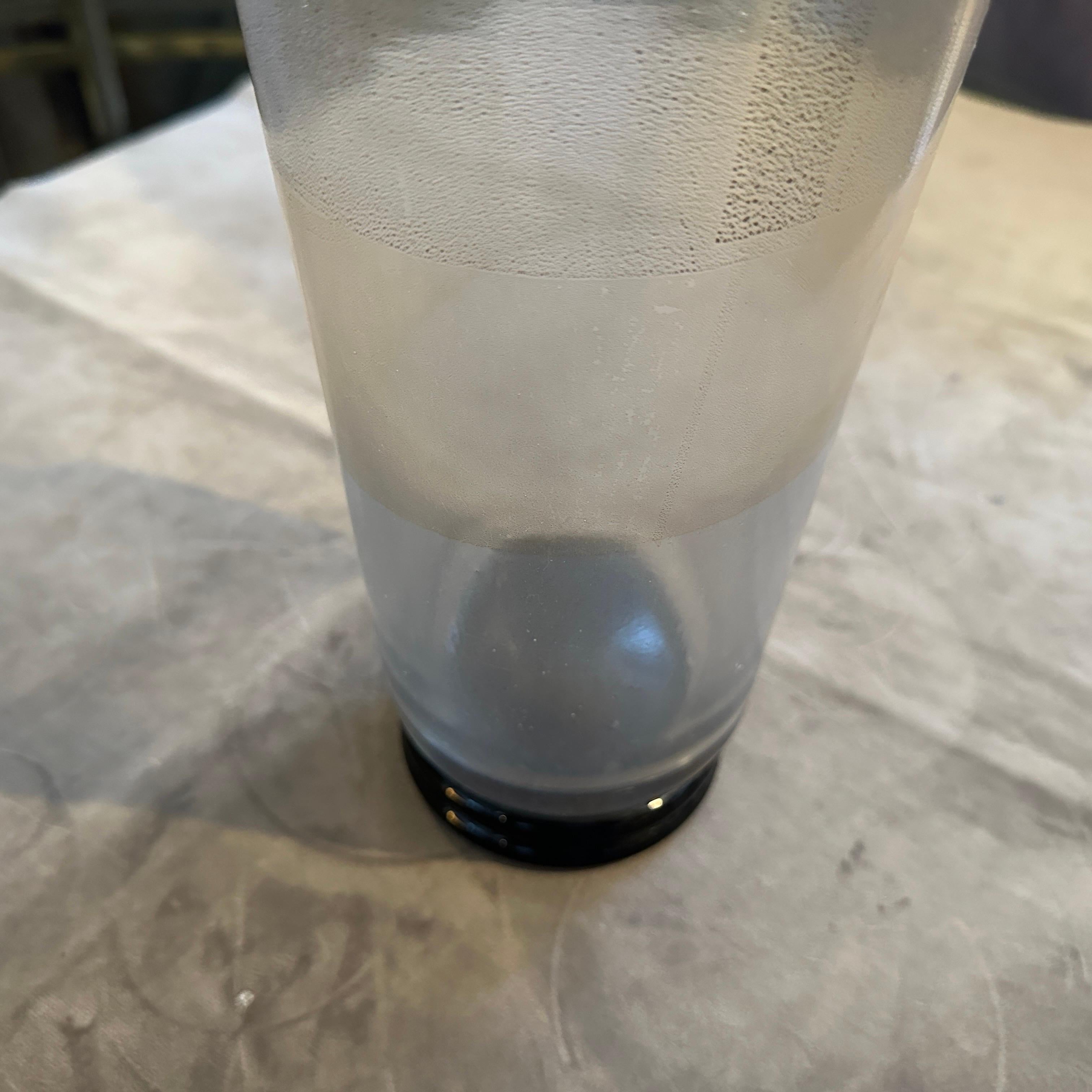Vaso moderno anni '70 in vetro trasparente nero e oro di Murano in vendita 2