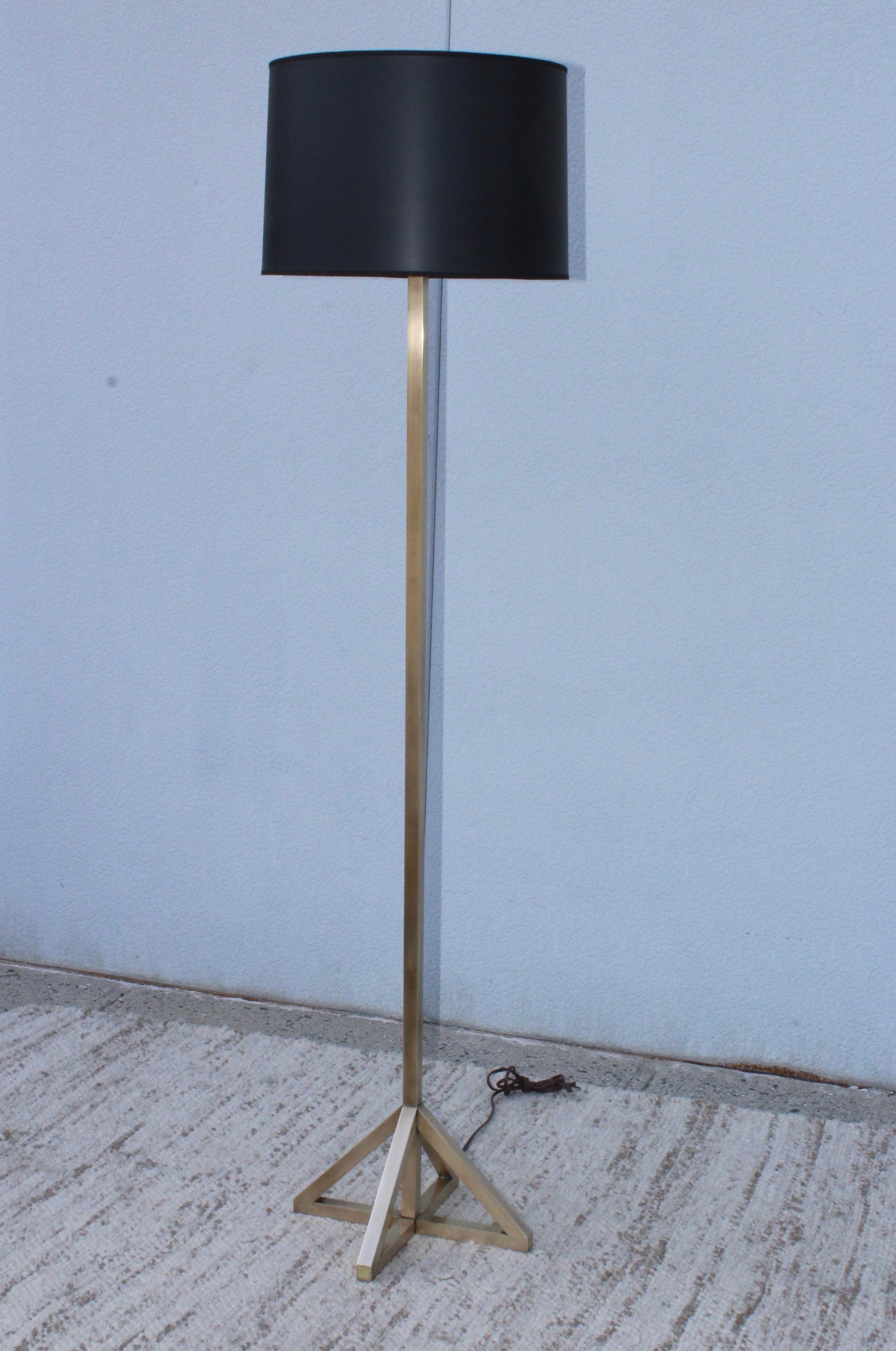 Stunning 1970s modern tall solid brass floor lamp.

Shade for photography only.