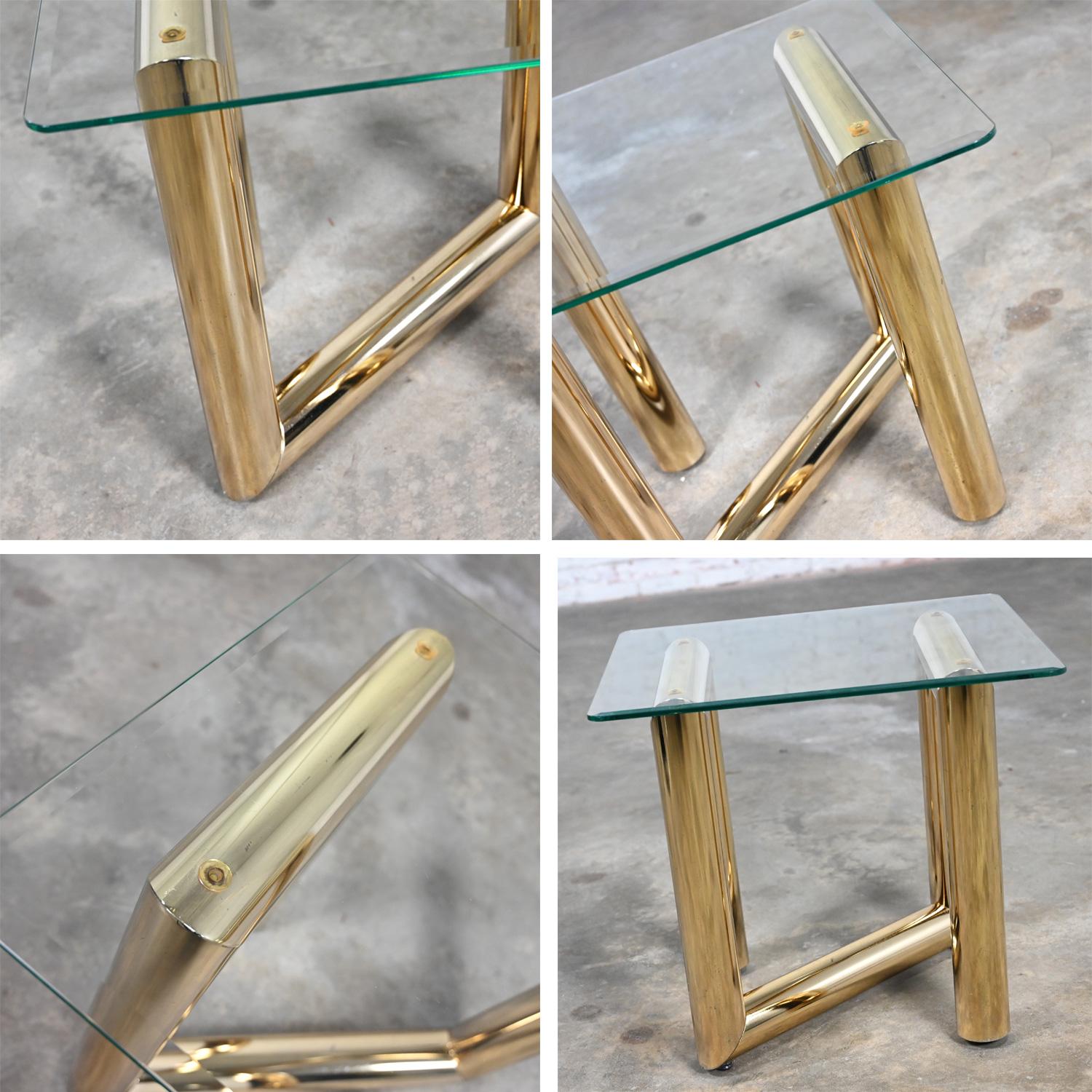 Table d'appoint ou d'extrémité en laiton des années 1970 avec plateau en verre carré style Karl Springer en vente 6