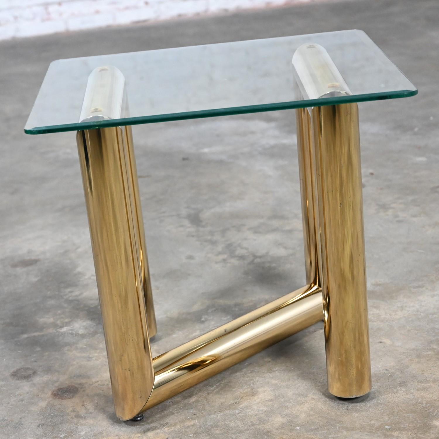Table d'appoint ou d'extrémité en laiton des années 1970 avec plateau en verre carré style Karl Springer en vente 9