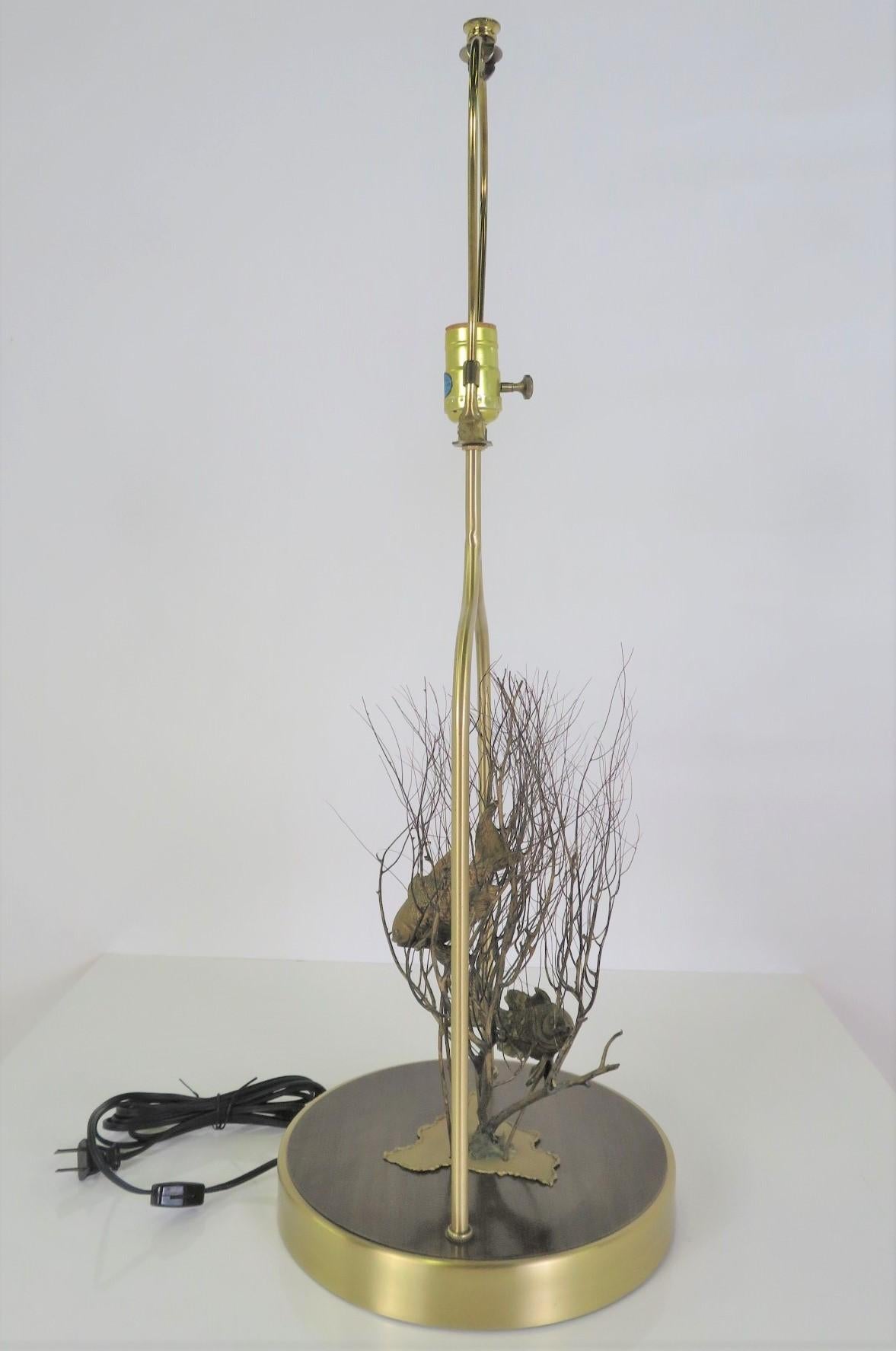 1970s Modern Brass Table Lamp with Fish and Coral Sculptural Decoration 8