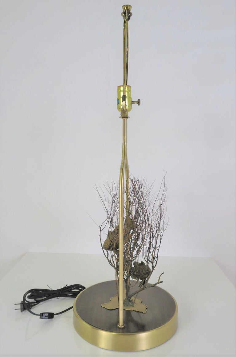 1970s Modern Brass Table Lamp with Fish and Coral Sculptural Decoration For Sale 8