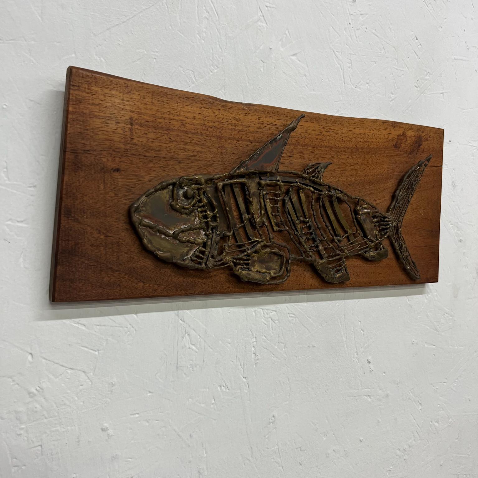 1970s Modern Brutalist Wall Art Bronzed Metal Fish on Wood Plaque For Sale 1