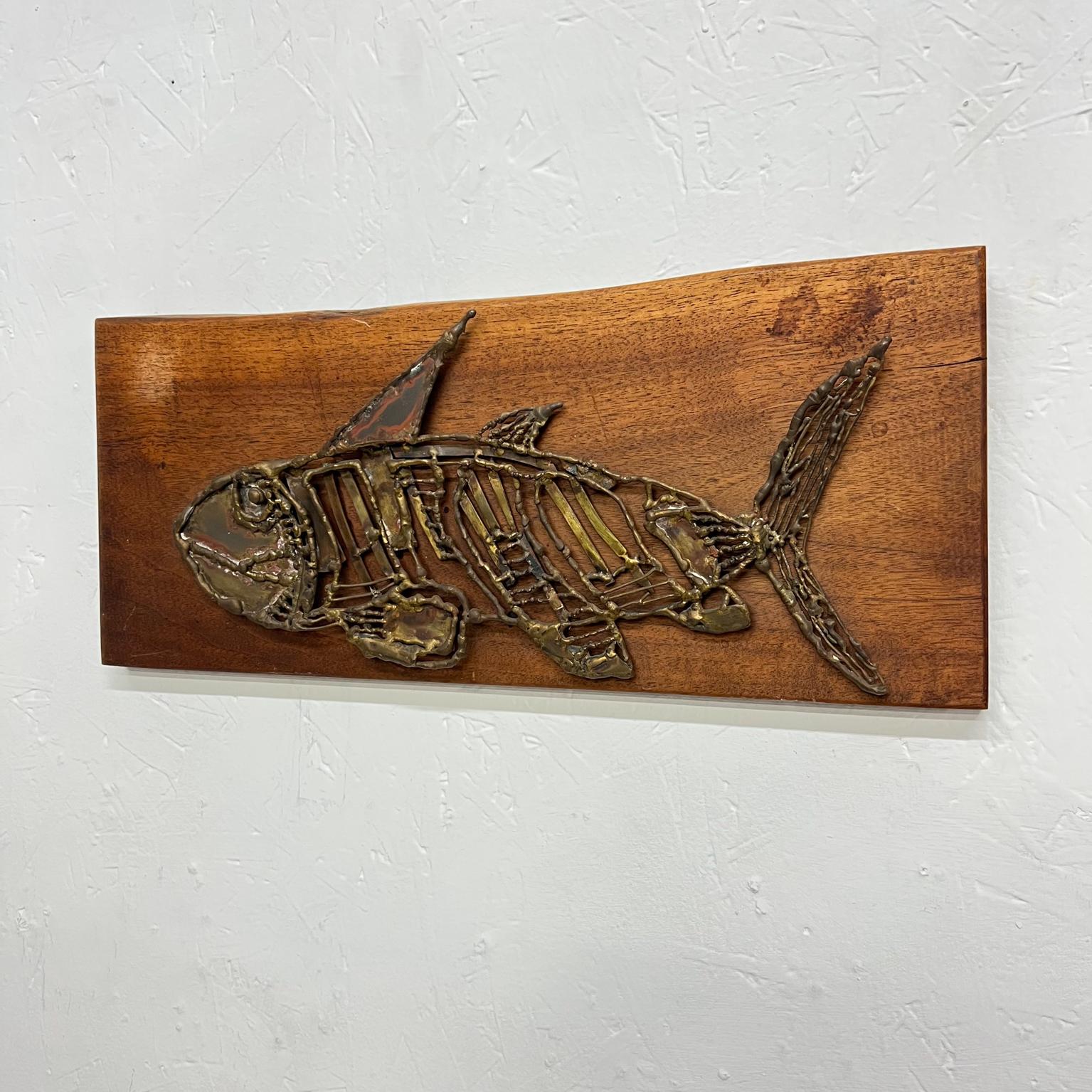 1970s Modern Brutalist Wall Art Bronzed Metal Fish on Wood Plaque For Sale 3