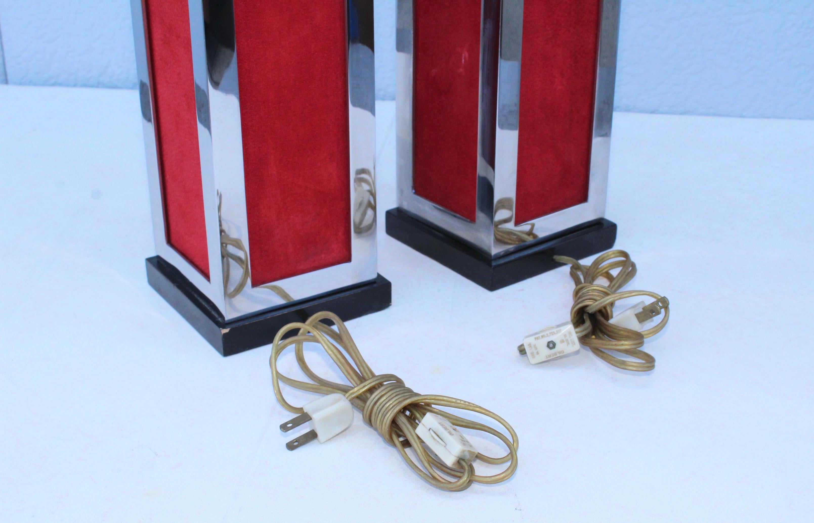Lámparas de mesa modernas de los años 70 de cromo y terciopelo en venta 1