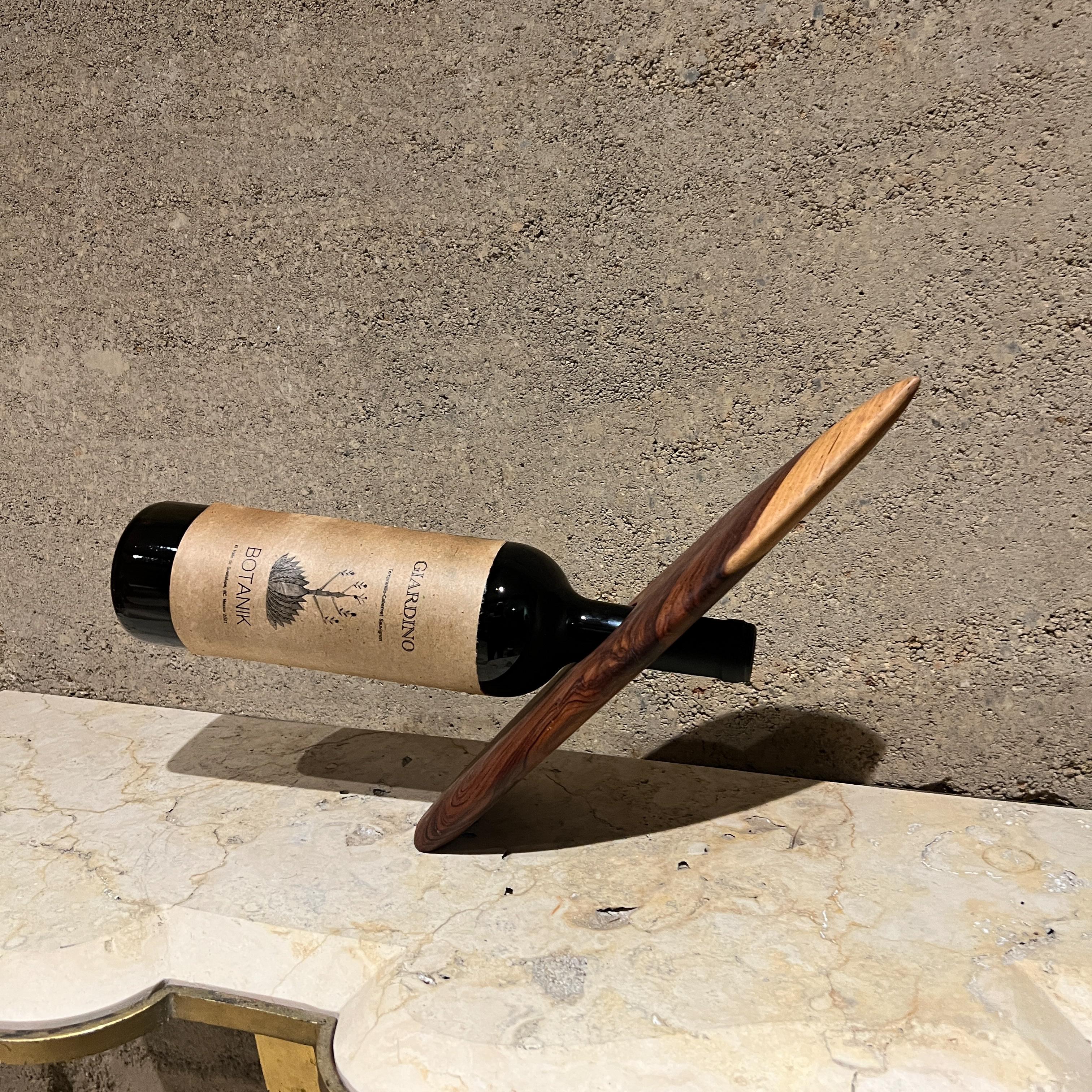 Mid-Century moderno Portabottiglie da vino in legno galleggiante moderno degli anni '70 in vendita