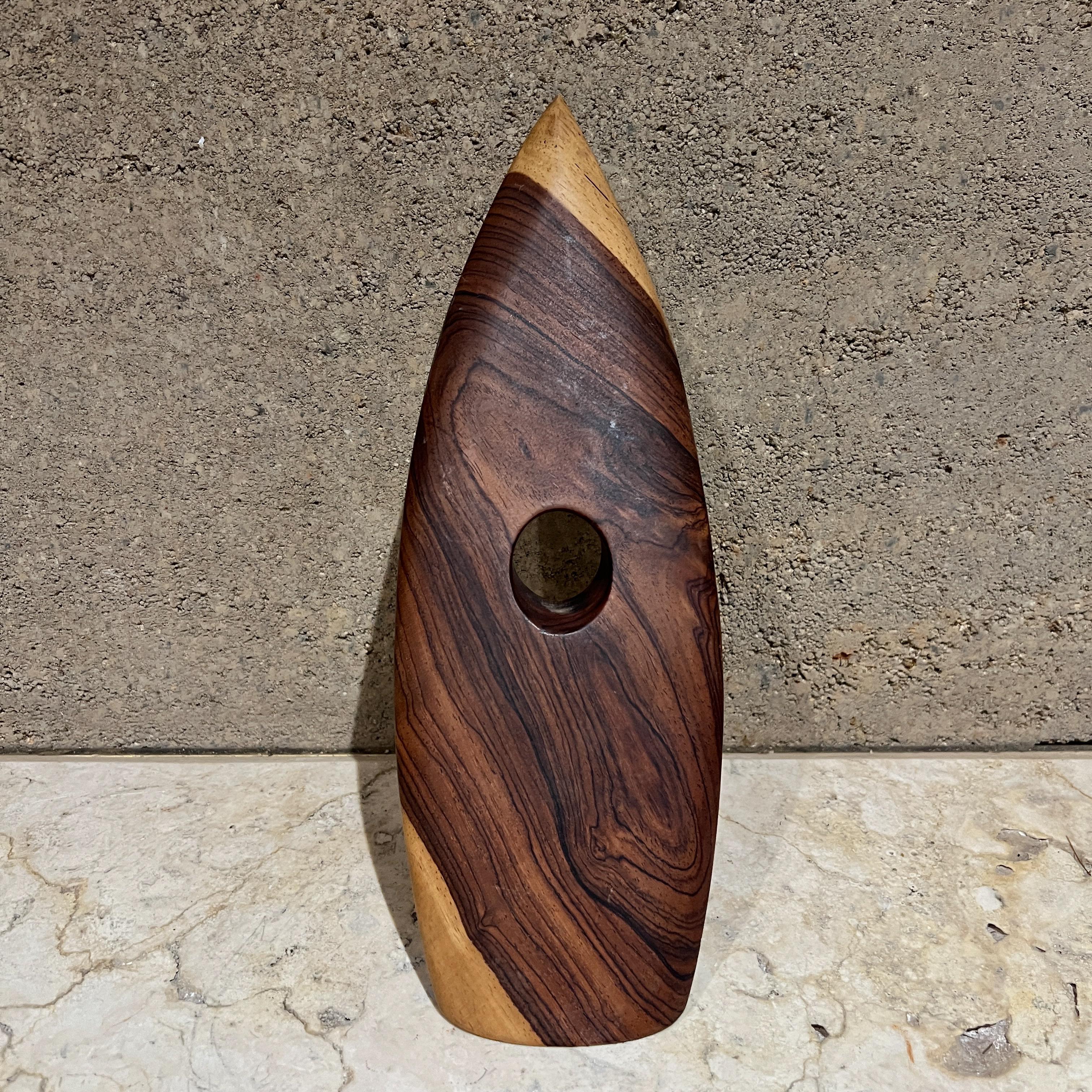 Legno Portabottiglie da vino in legno galleggiante moderno degli anni '70 in vendita